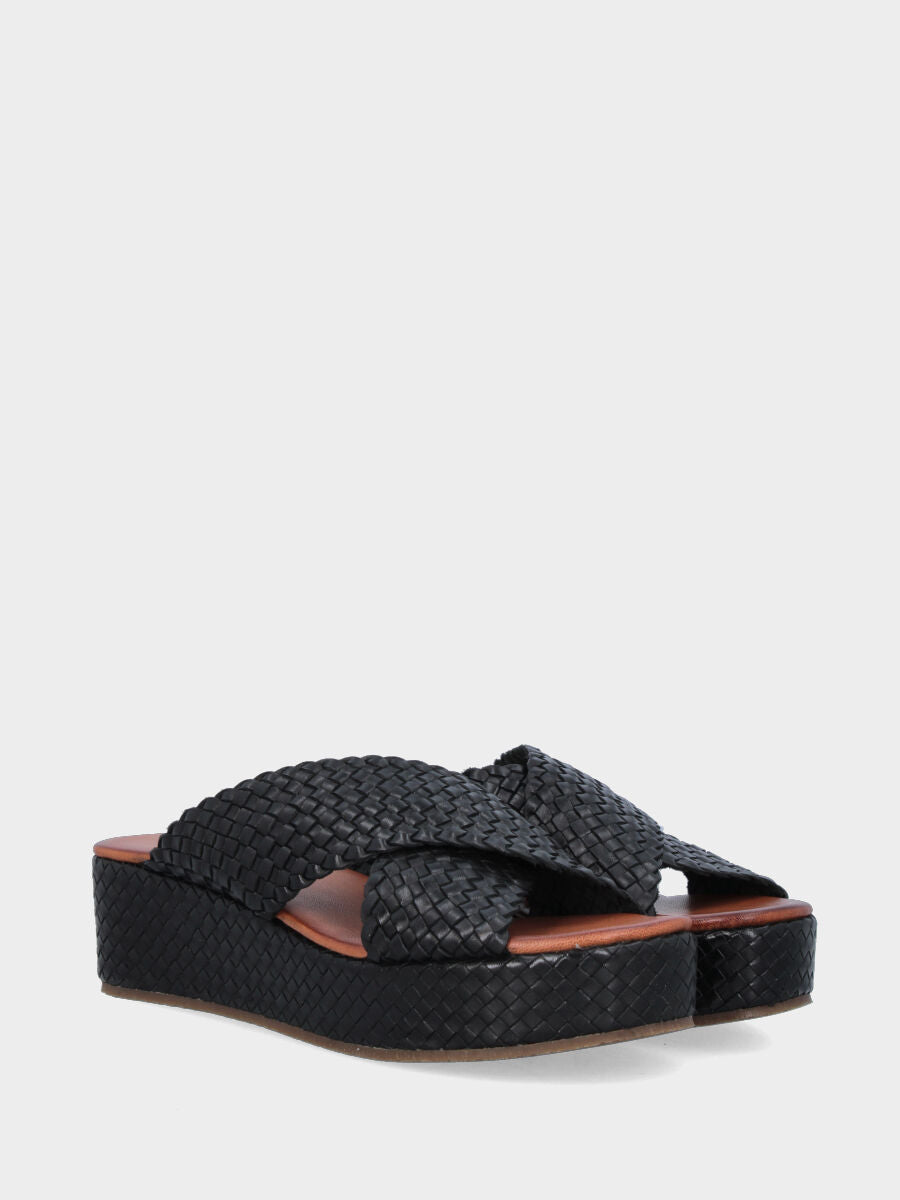 Ciabatta in nappa nera intrecciata con platform
