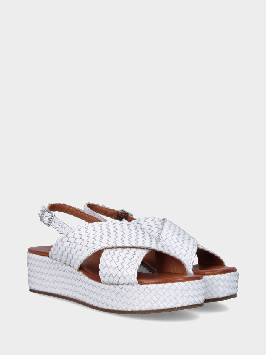 Sandalo platform in nappa bianca con intrecci e fasce incrociate