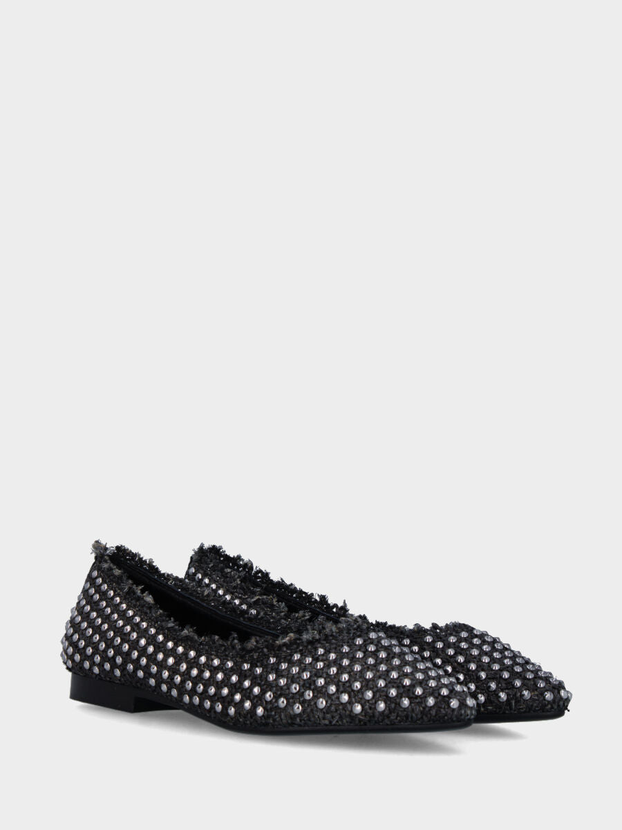 Ballerina in rafia nera con borchie metalliche e scollo a cuore