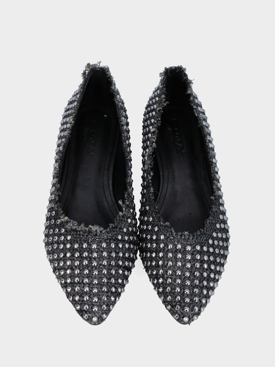 Ballerina in rafia nera con borchie metalliche e scollo a cuore