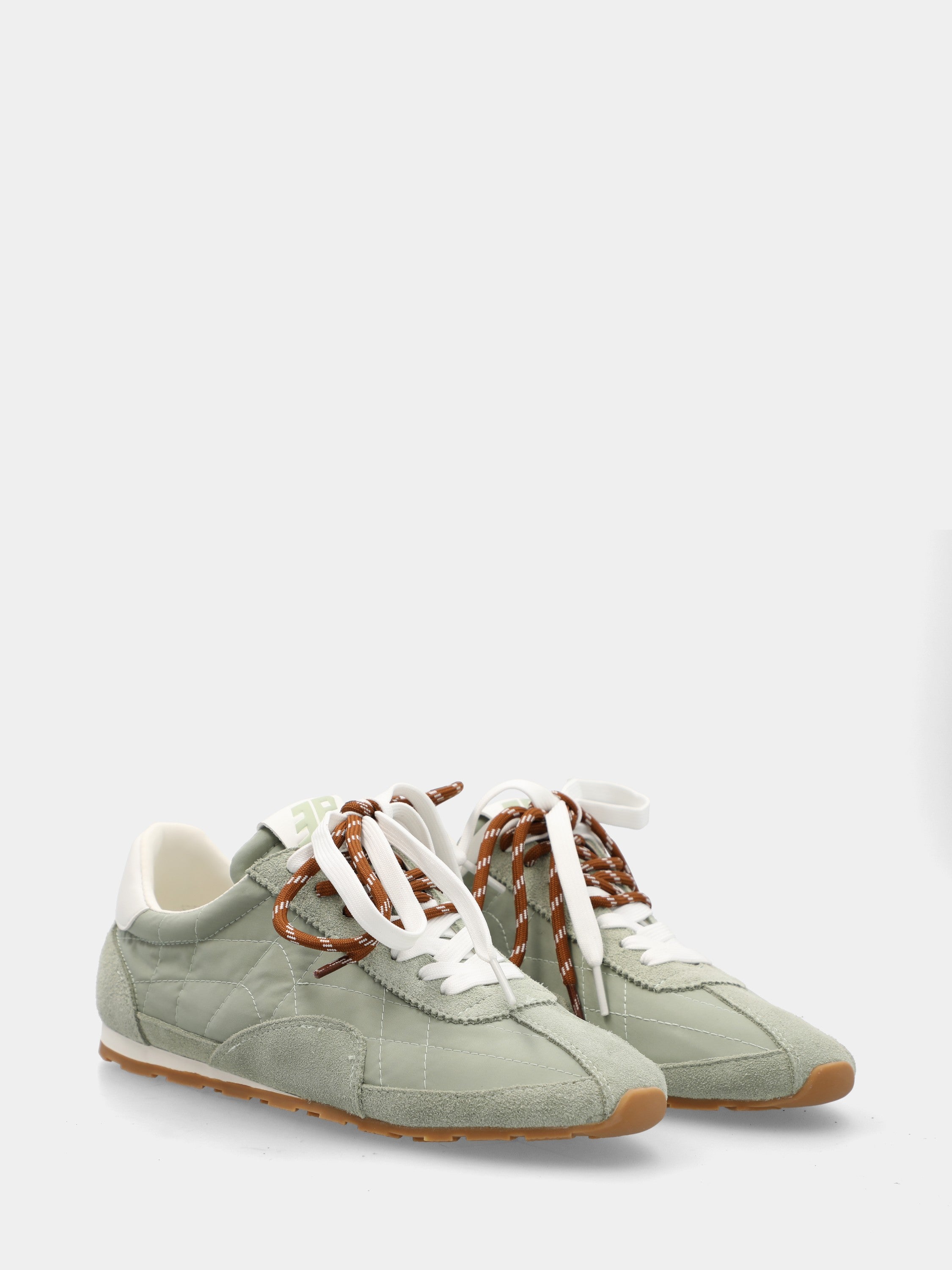 Sneaker running in camoscio salvia con doppi lacci colorati