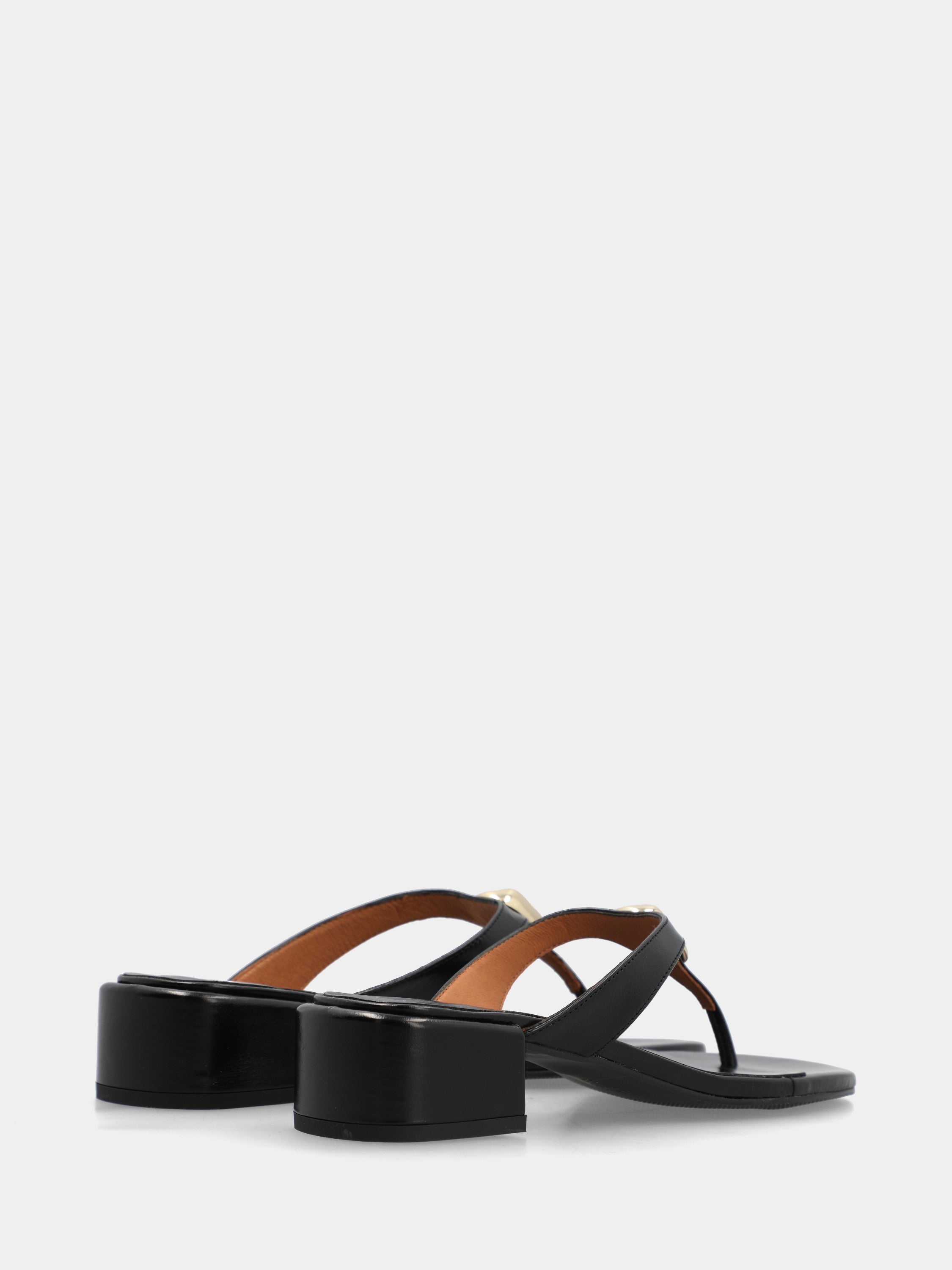 Tongs en veau noir avec talon bloc
