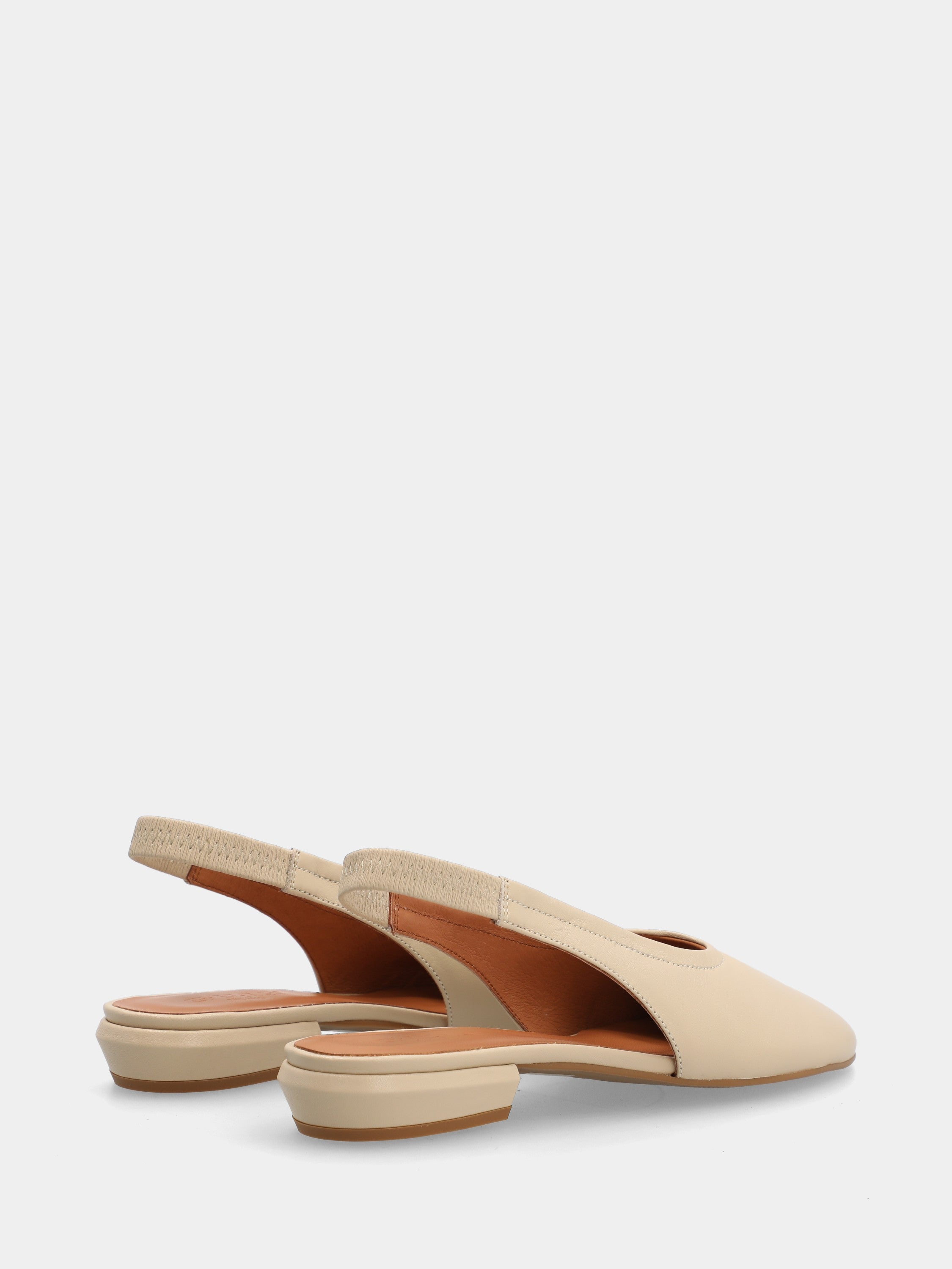 Slingback aus milchweißem Kalbsleder mit Blockabsatz