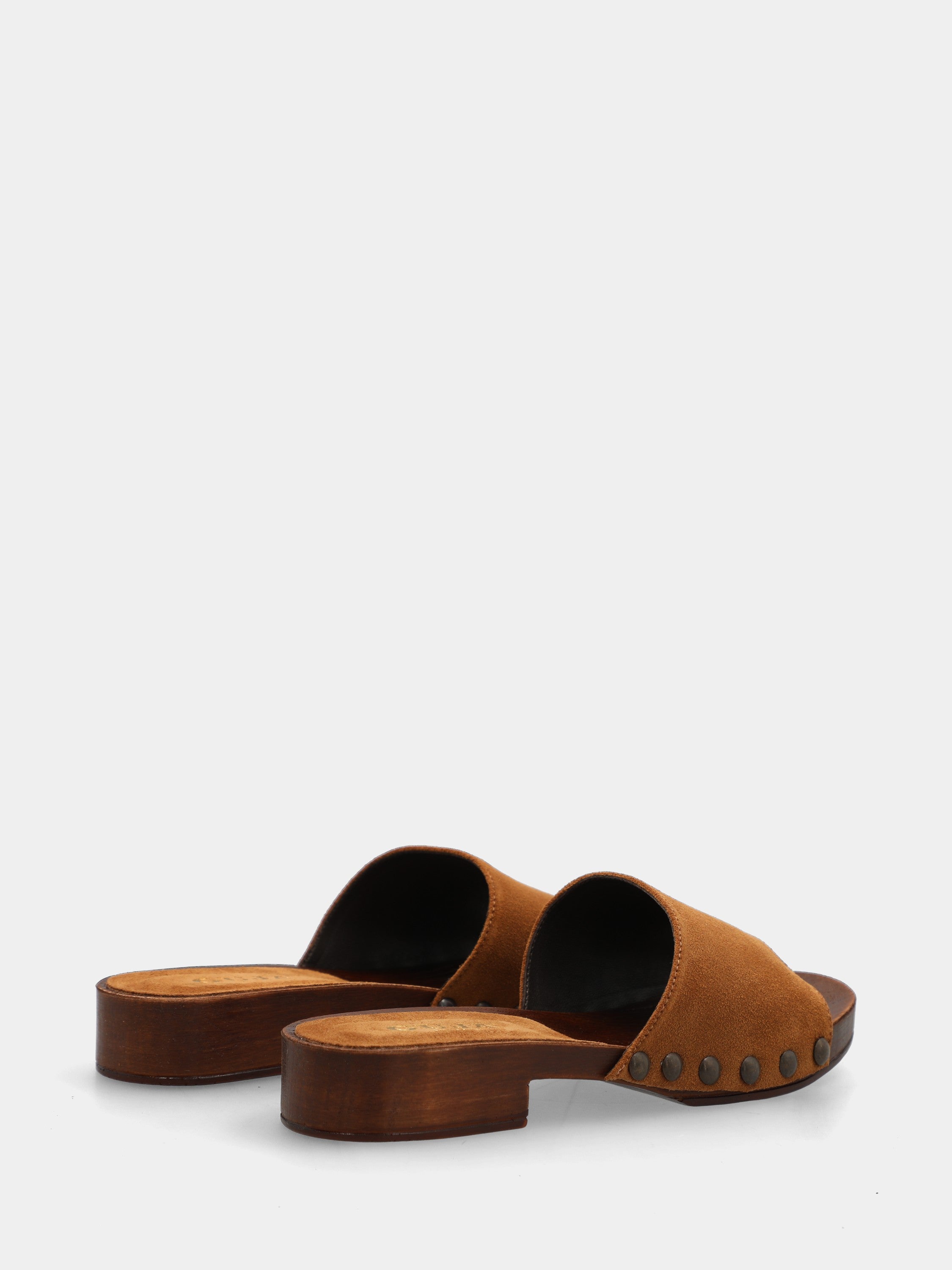 Sabot in velour cuoio con fascia chiodata