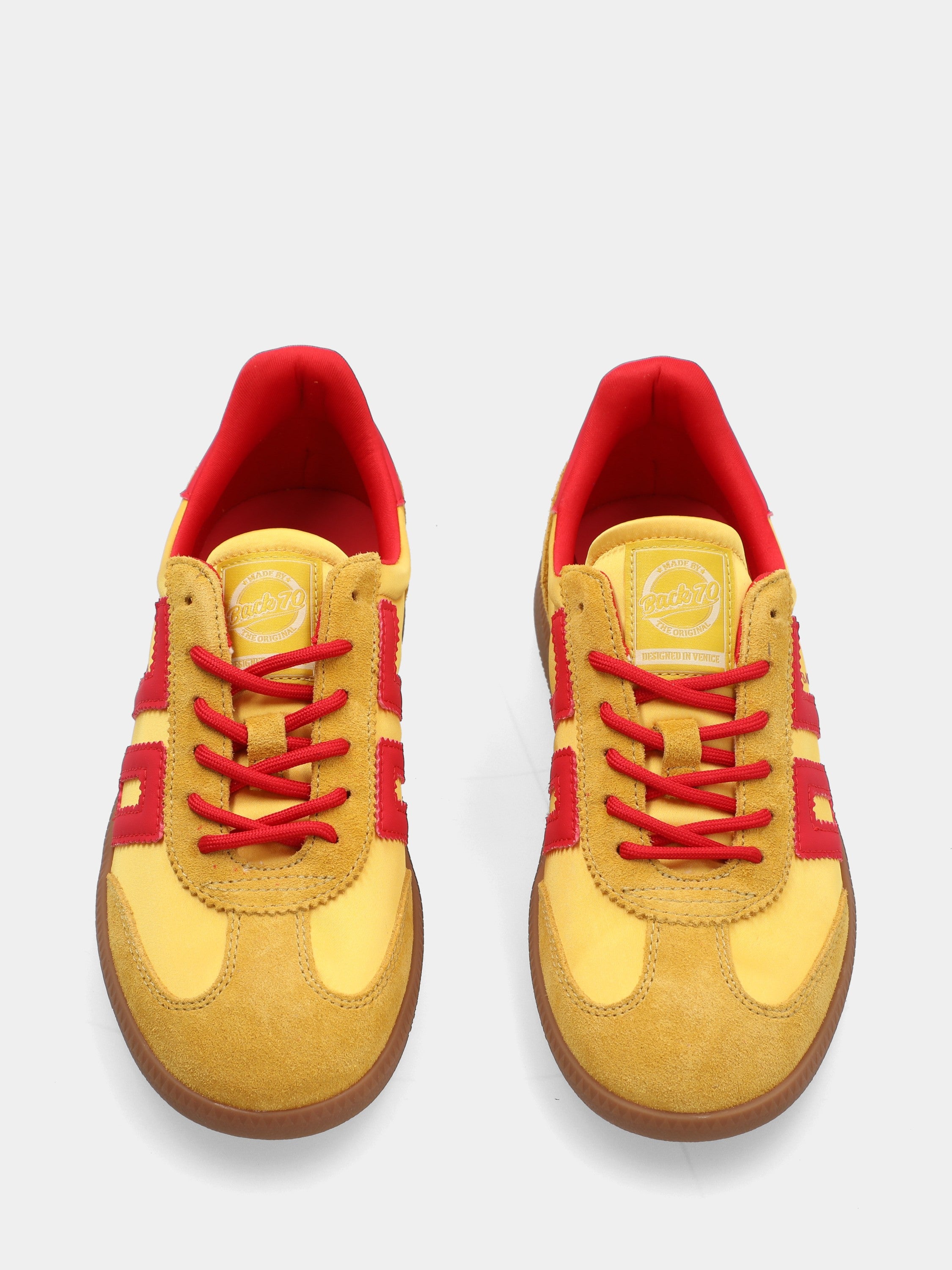 Sneaker in camoscio e satin giallo e rosso con suola in gomma