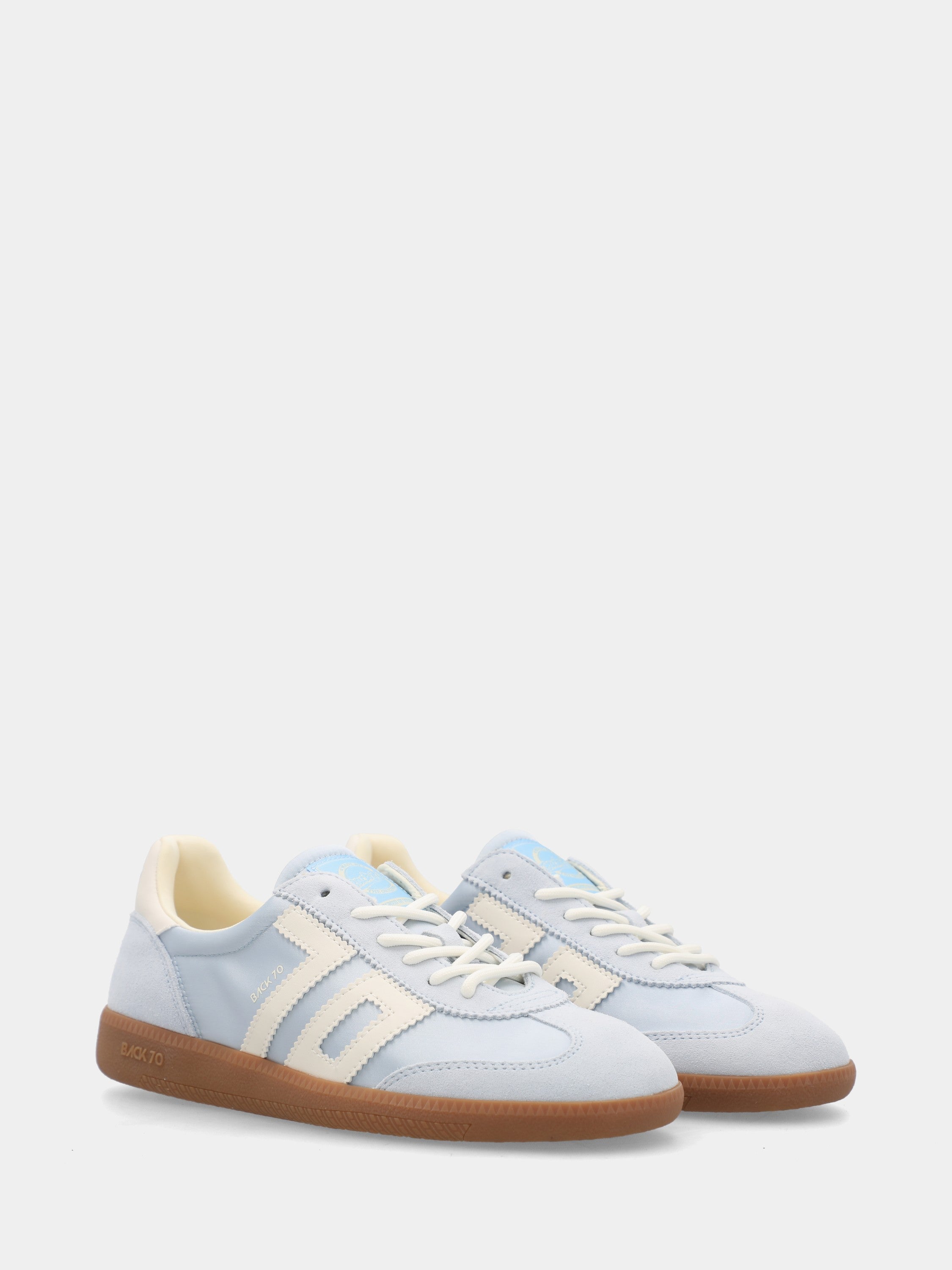 Sneaker in camoscio e satin celeste e beige con suola in gomma