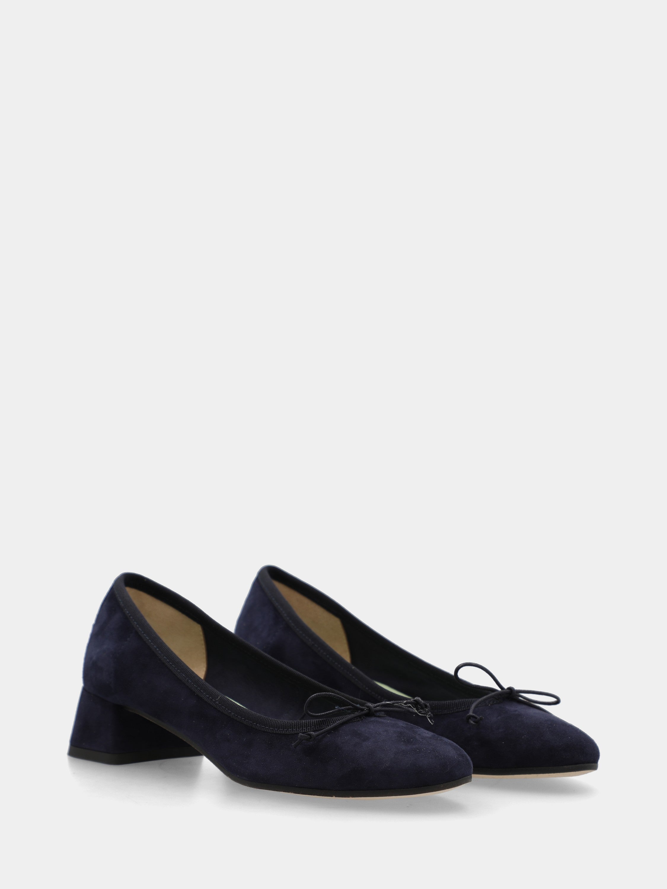 Ballerine en suède bleu avec lanière et bout rond