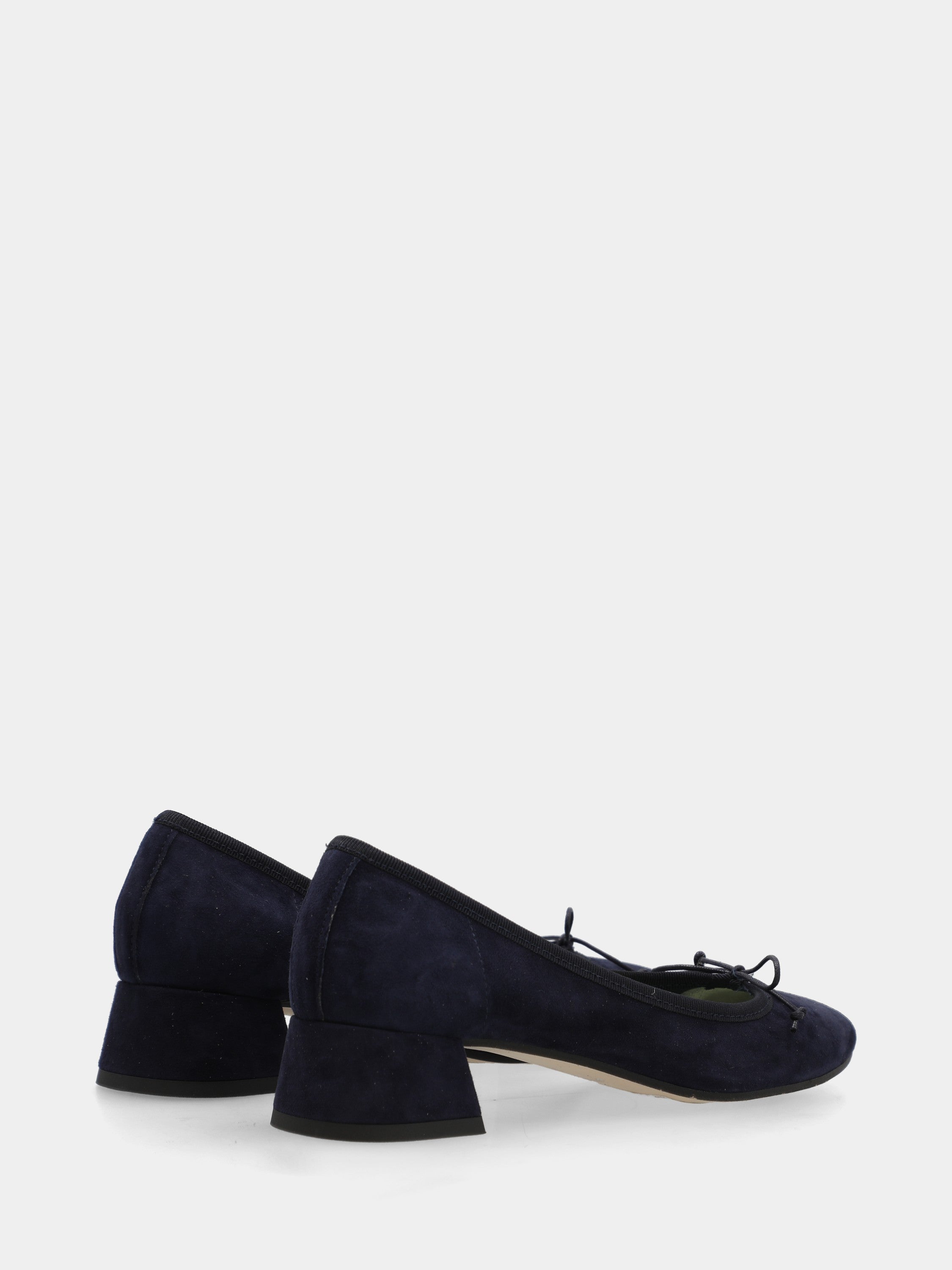 Ballerine en suède bleu avec lanière et bout rond