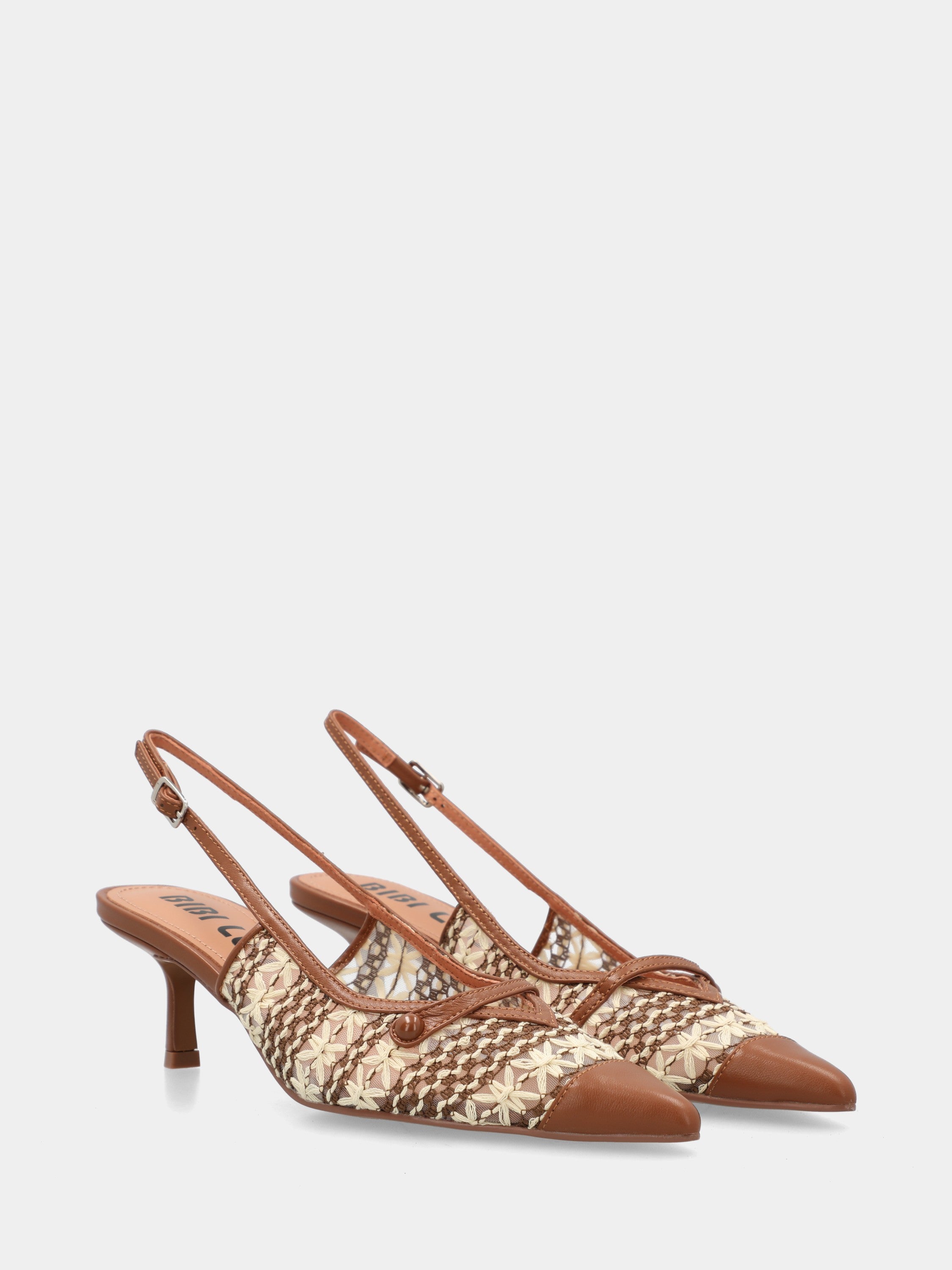 Slingback in vitello cuoio con dettagli in raffia
