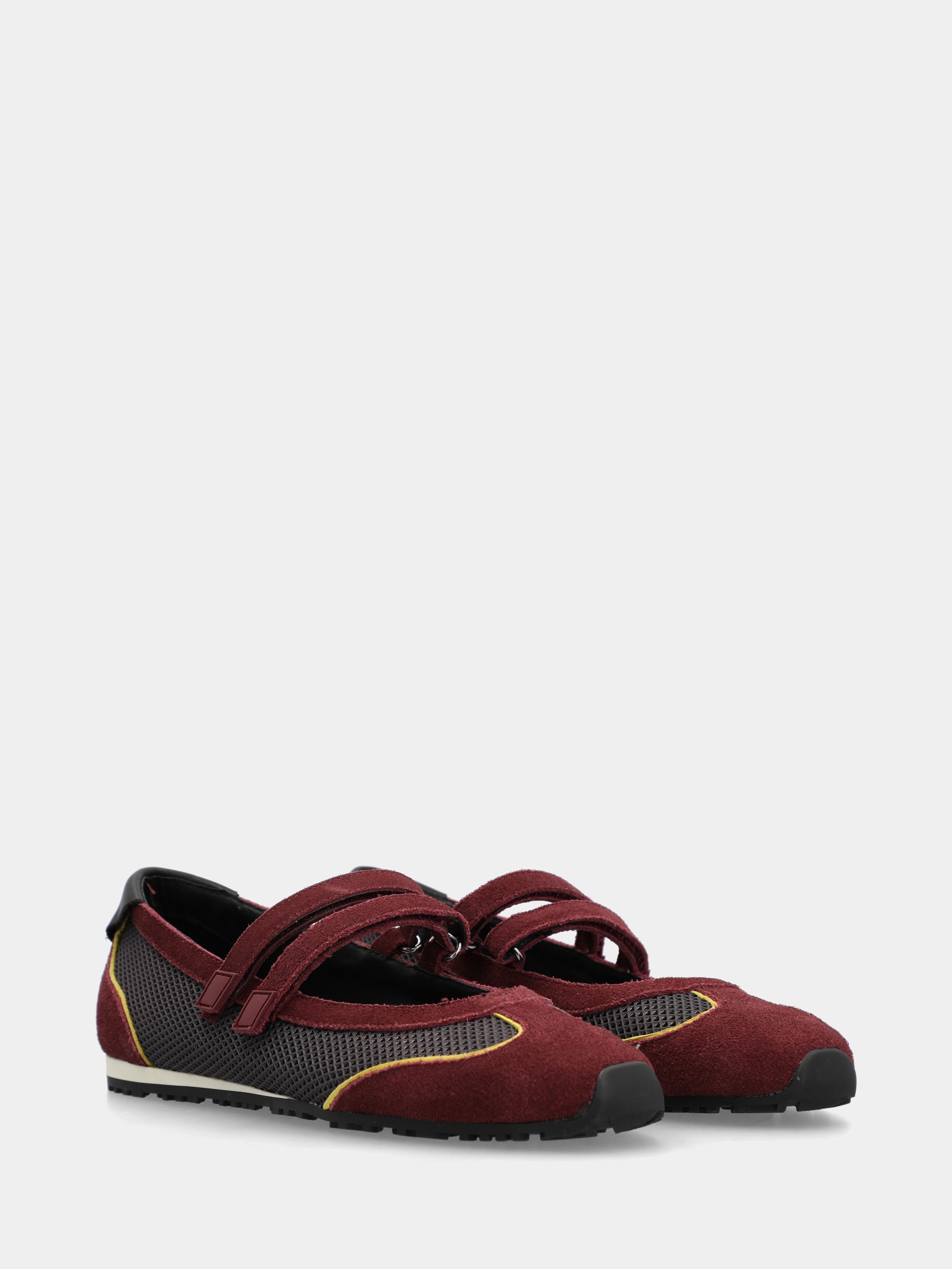 Sneakers in camoscio bordeaux con doppi cinturini
