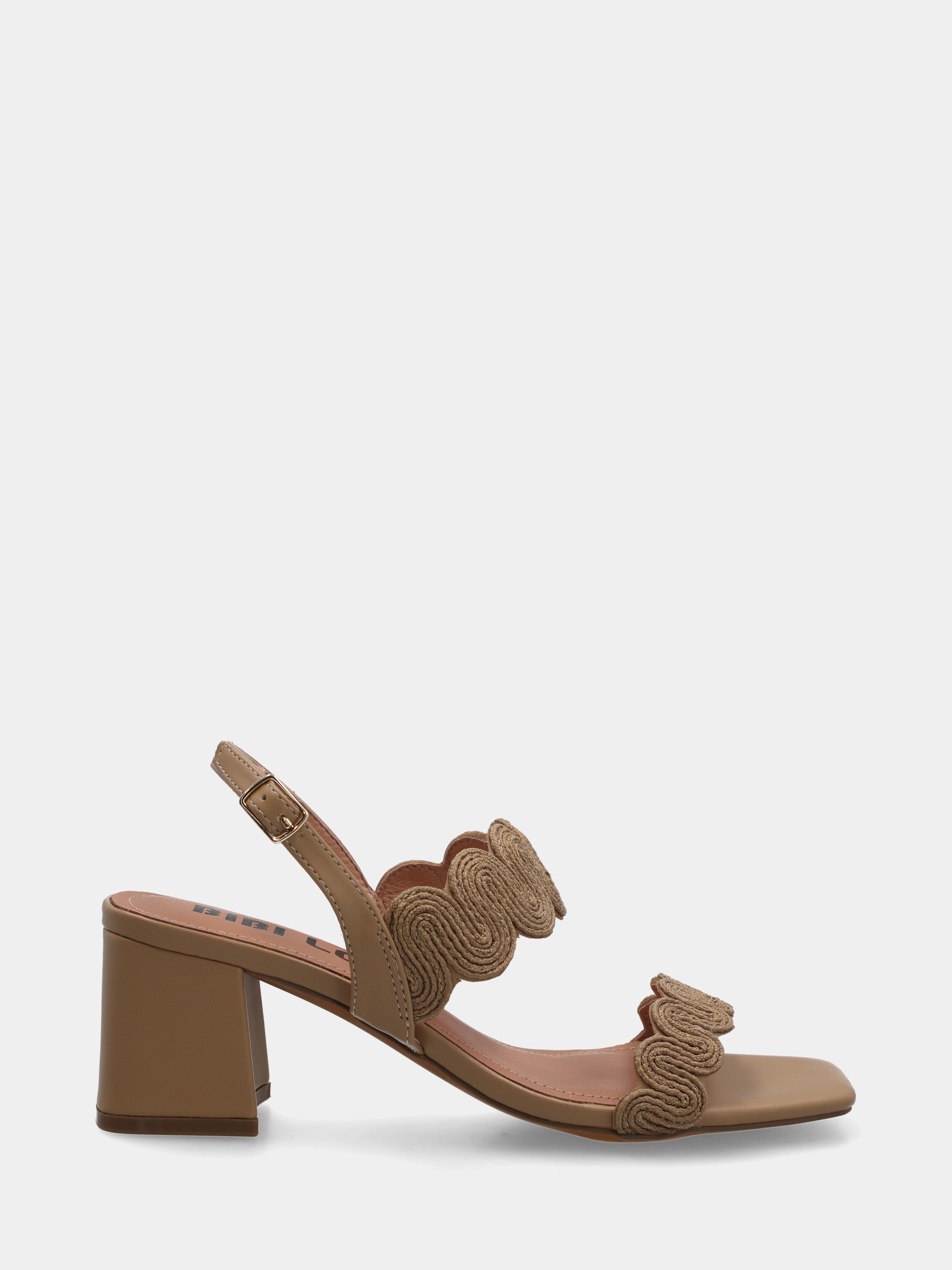 Sandalo in vitello beige con fasce in raffia