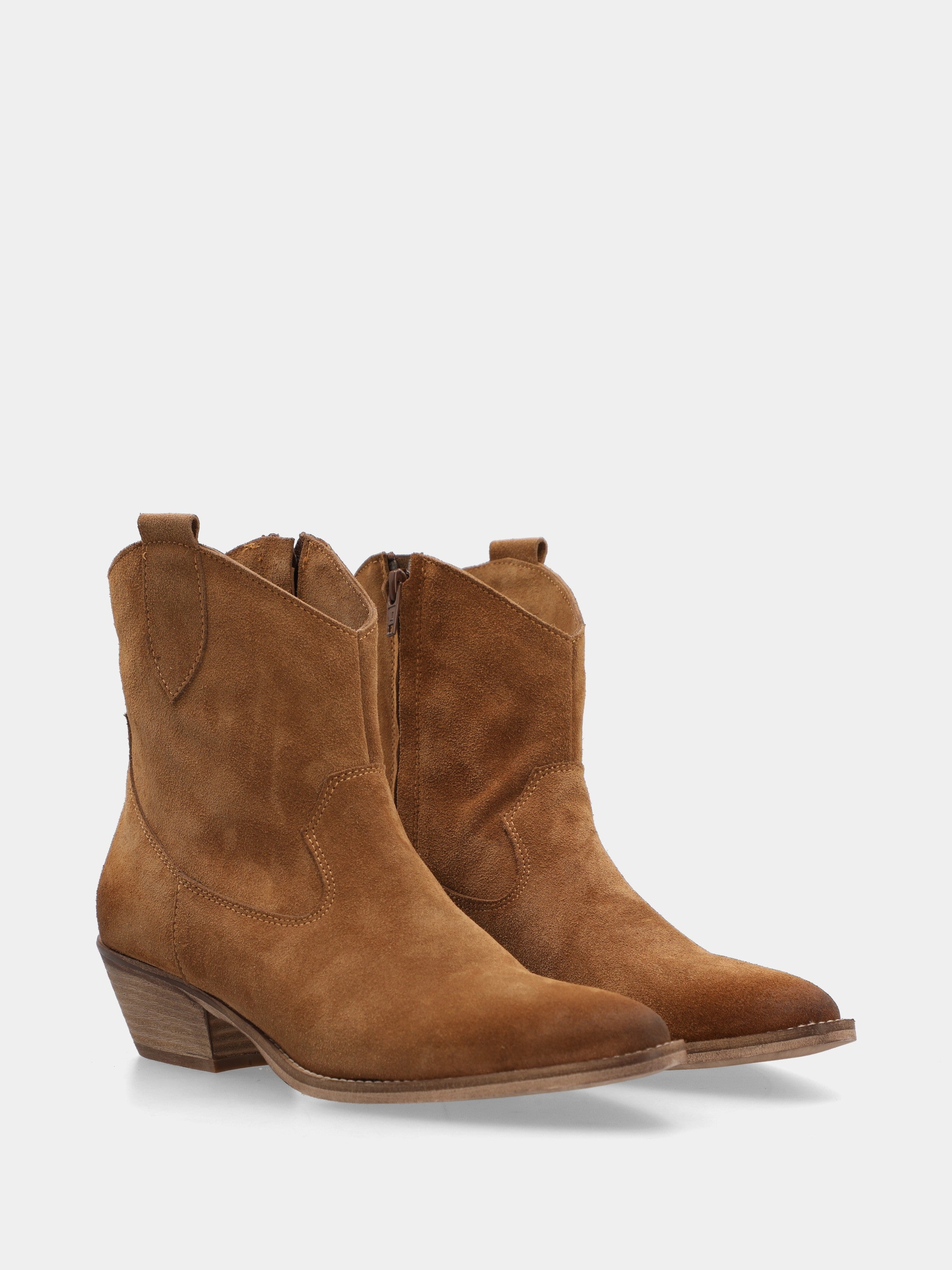 Western ankle boot in leather-colored suede with side zipper