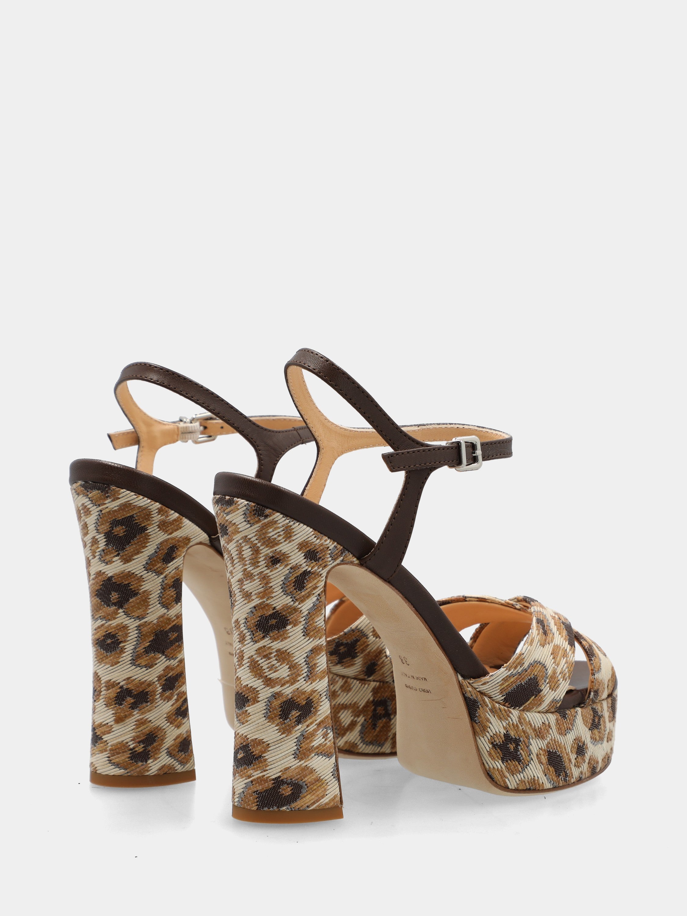 Sandalo in raffia leopardato con fasce incrociate