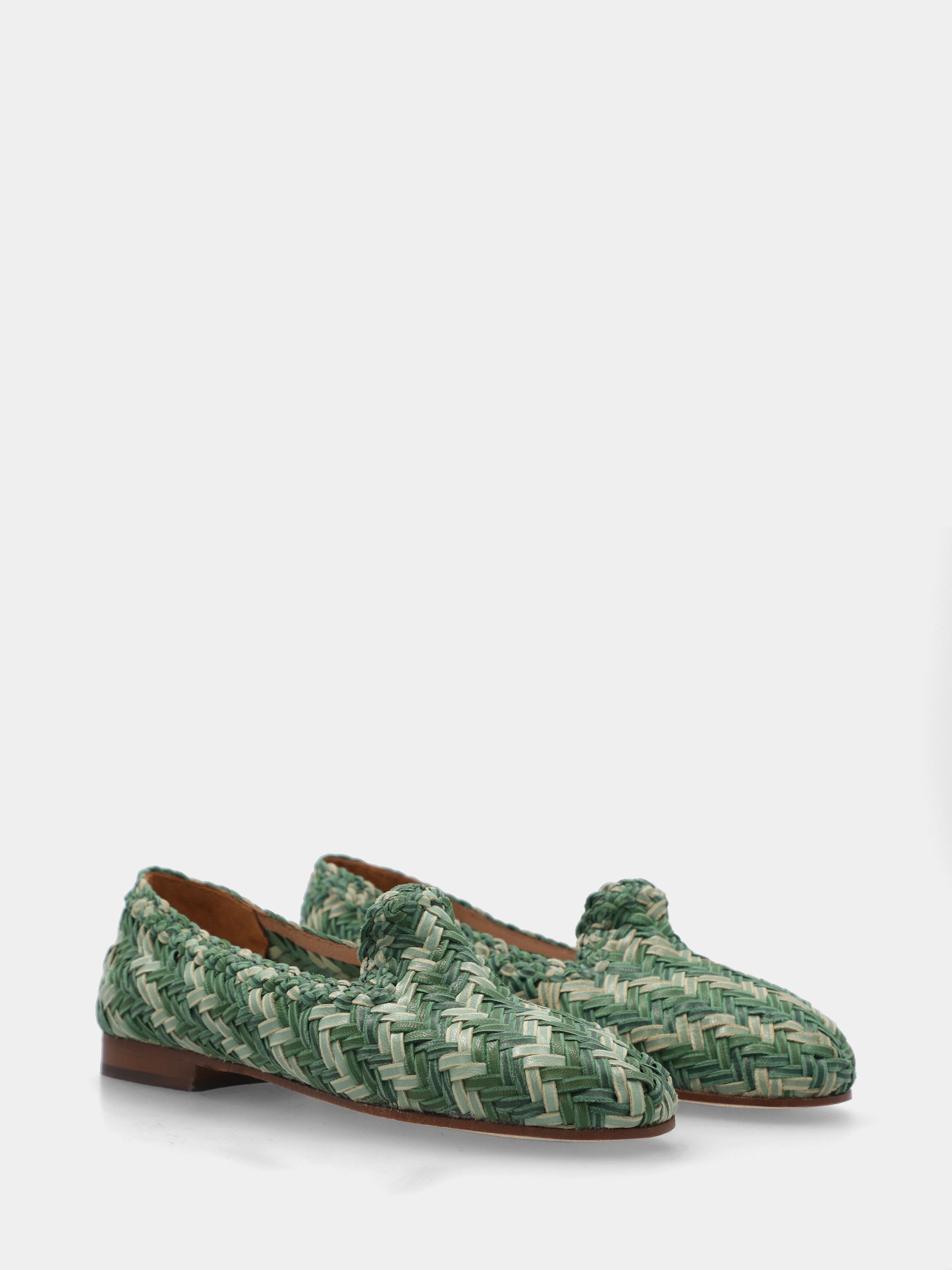 Sabot in vitello verde con tomaia intrecciata a V