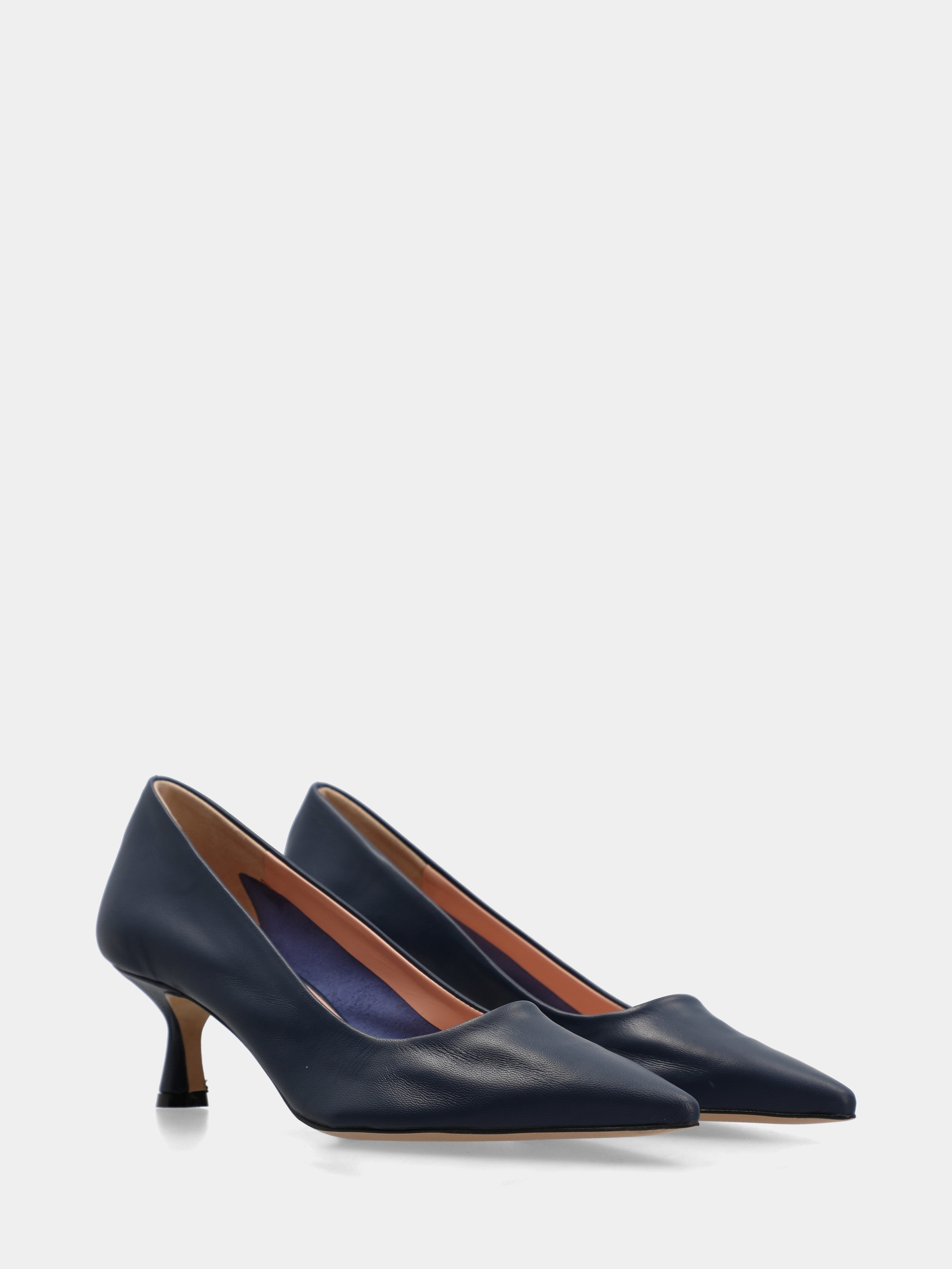 Pumps aus blauem Nappaleder mit Spulabsatz in Schwanzform