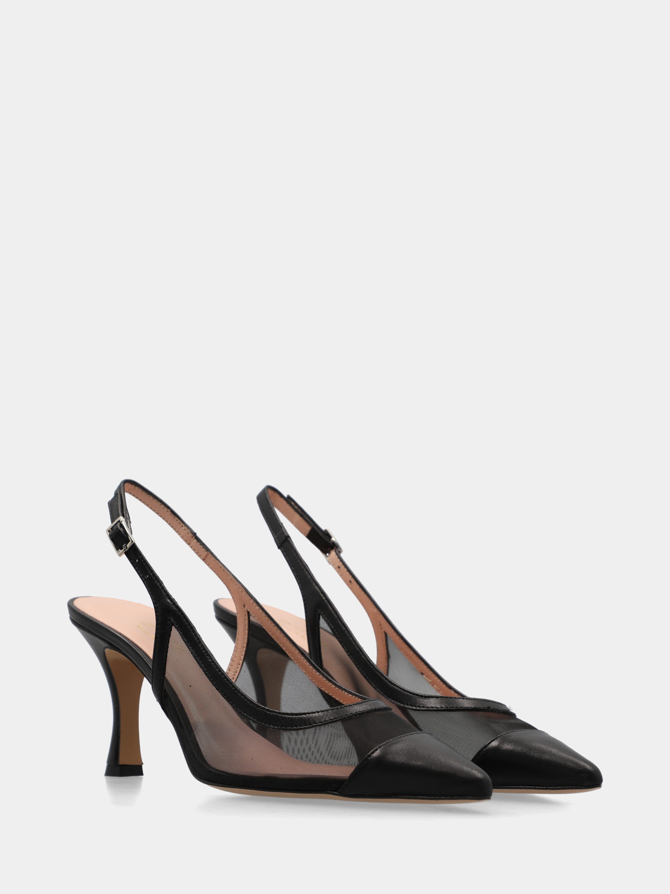 Slingback in nappa nera con tacco incavato a coda