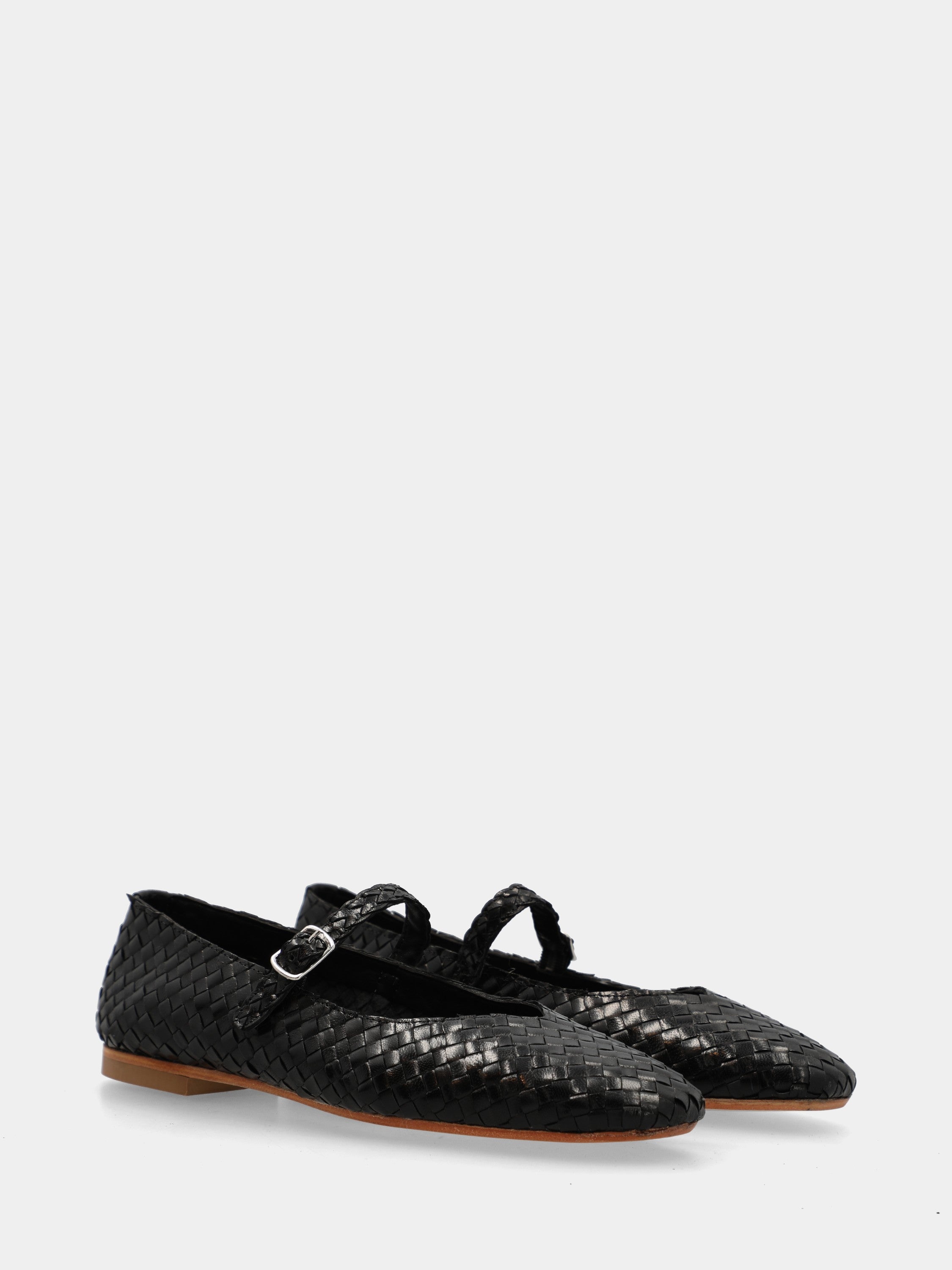 Ballerina in nappa nera con tomaia intrecciata