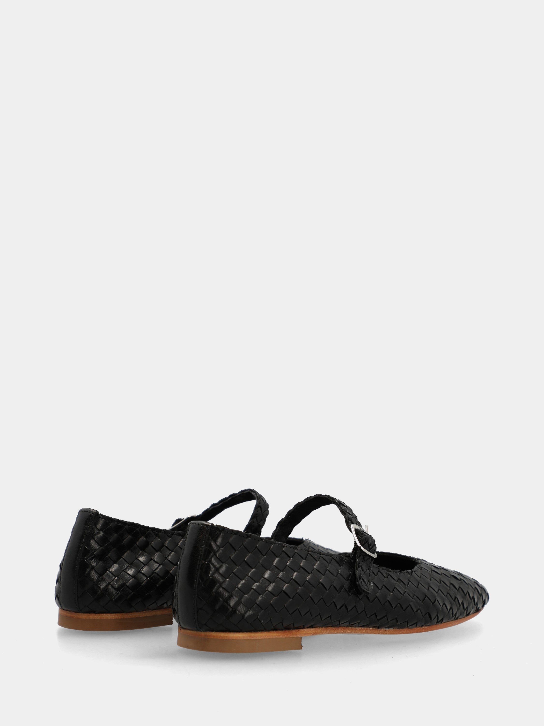 Ballerina in nappa nera con tomaia intrecciata