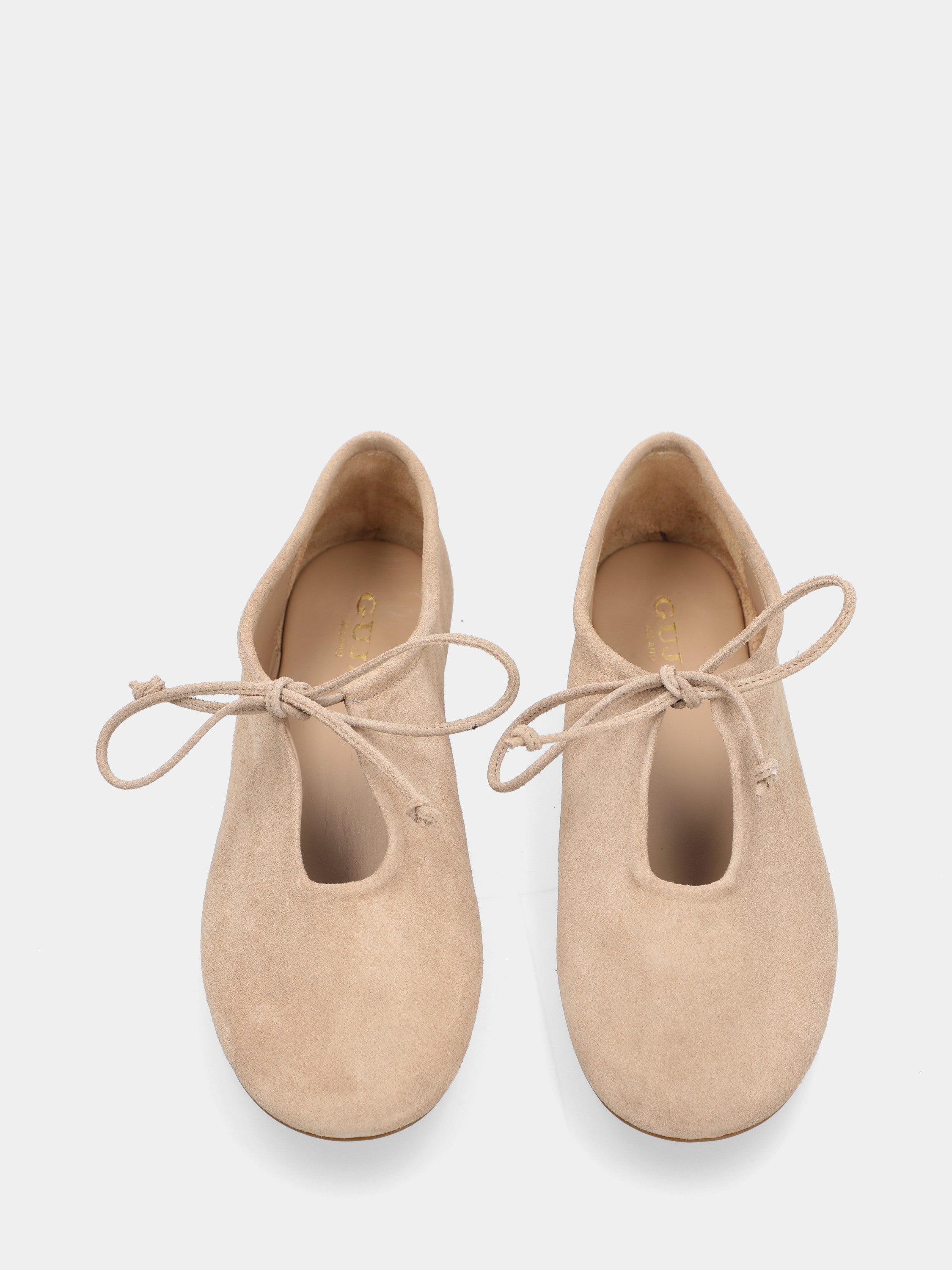 Lace-up ballet flat in beige suede with round toe and leather sole