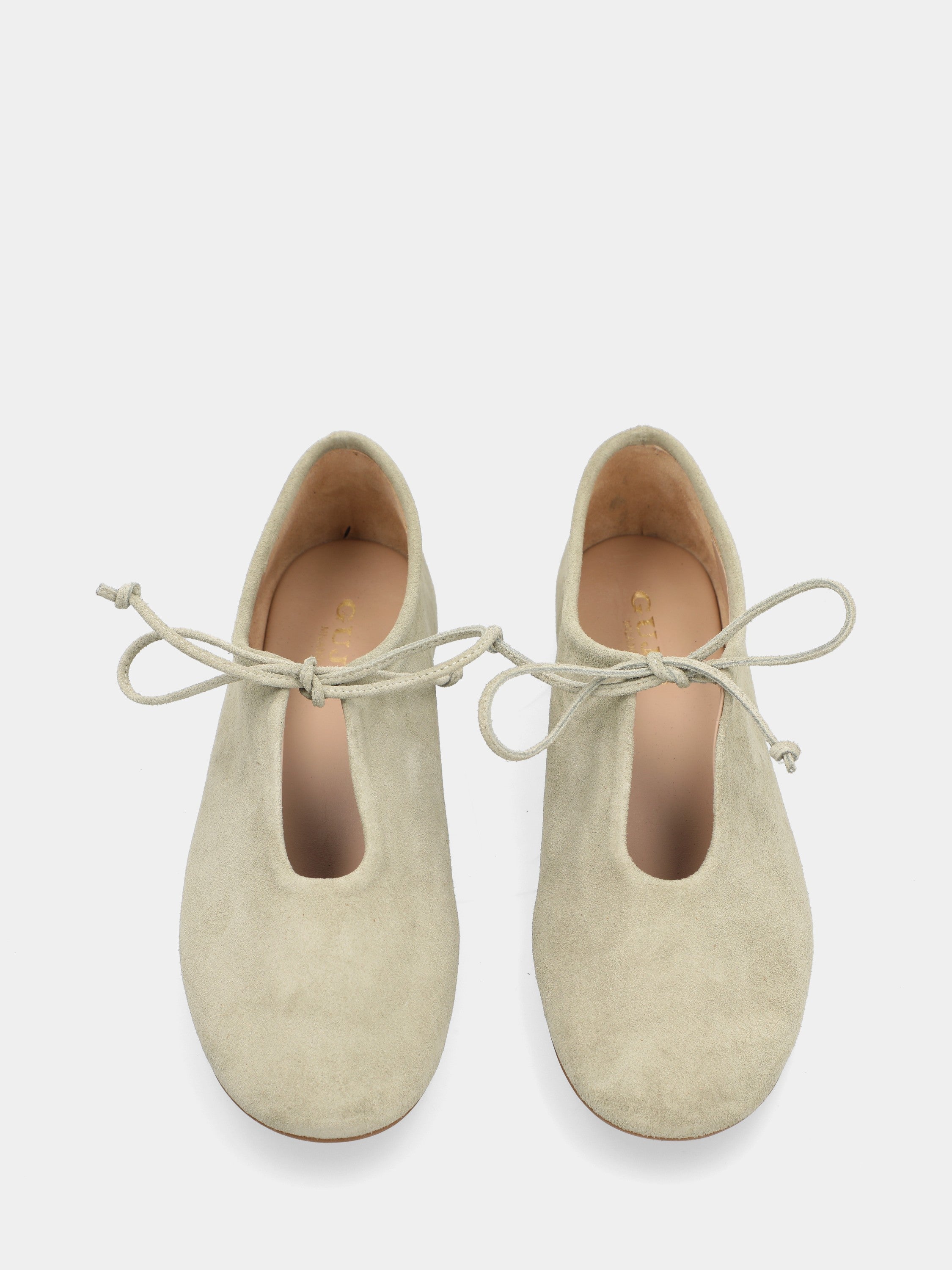 Lace-up ballet flat in green suede with round toe and leather sole
