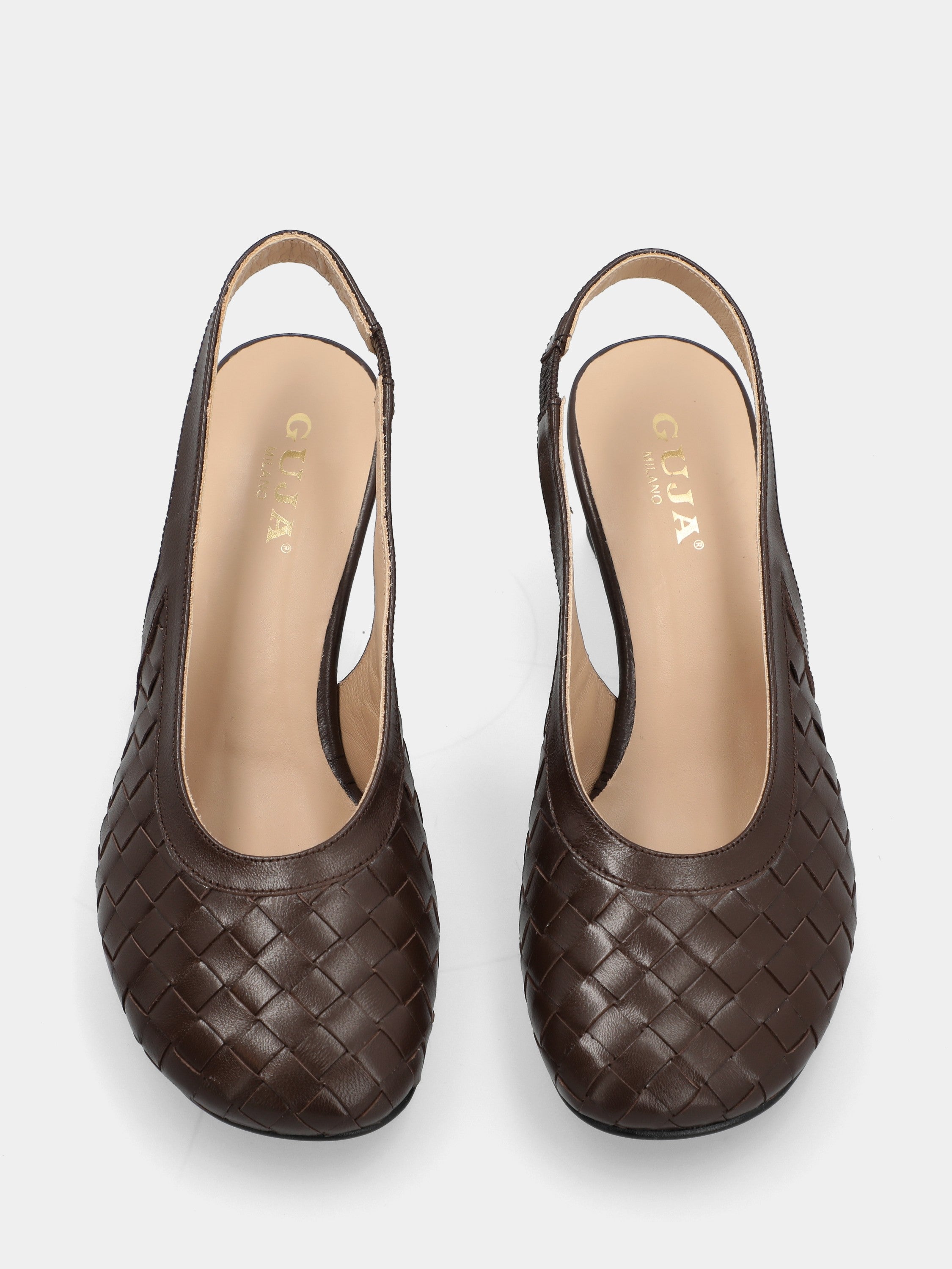 Slingback aus geflochtenem dunkelbraunem Kalbsleder mit breitem Pfennigabsatz
