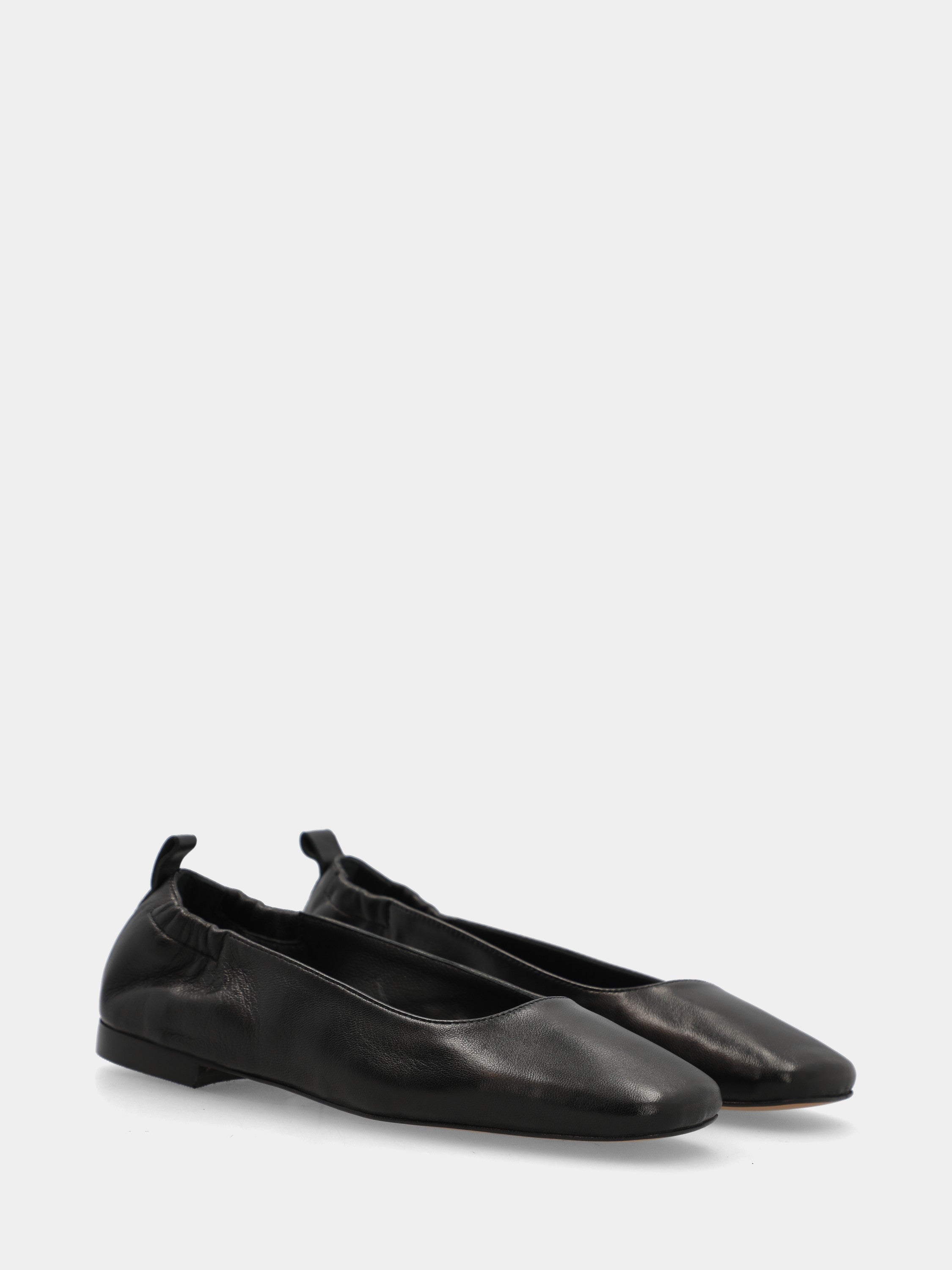 Ballerine en nappa noire avec construction sacchetto