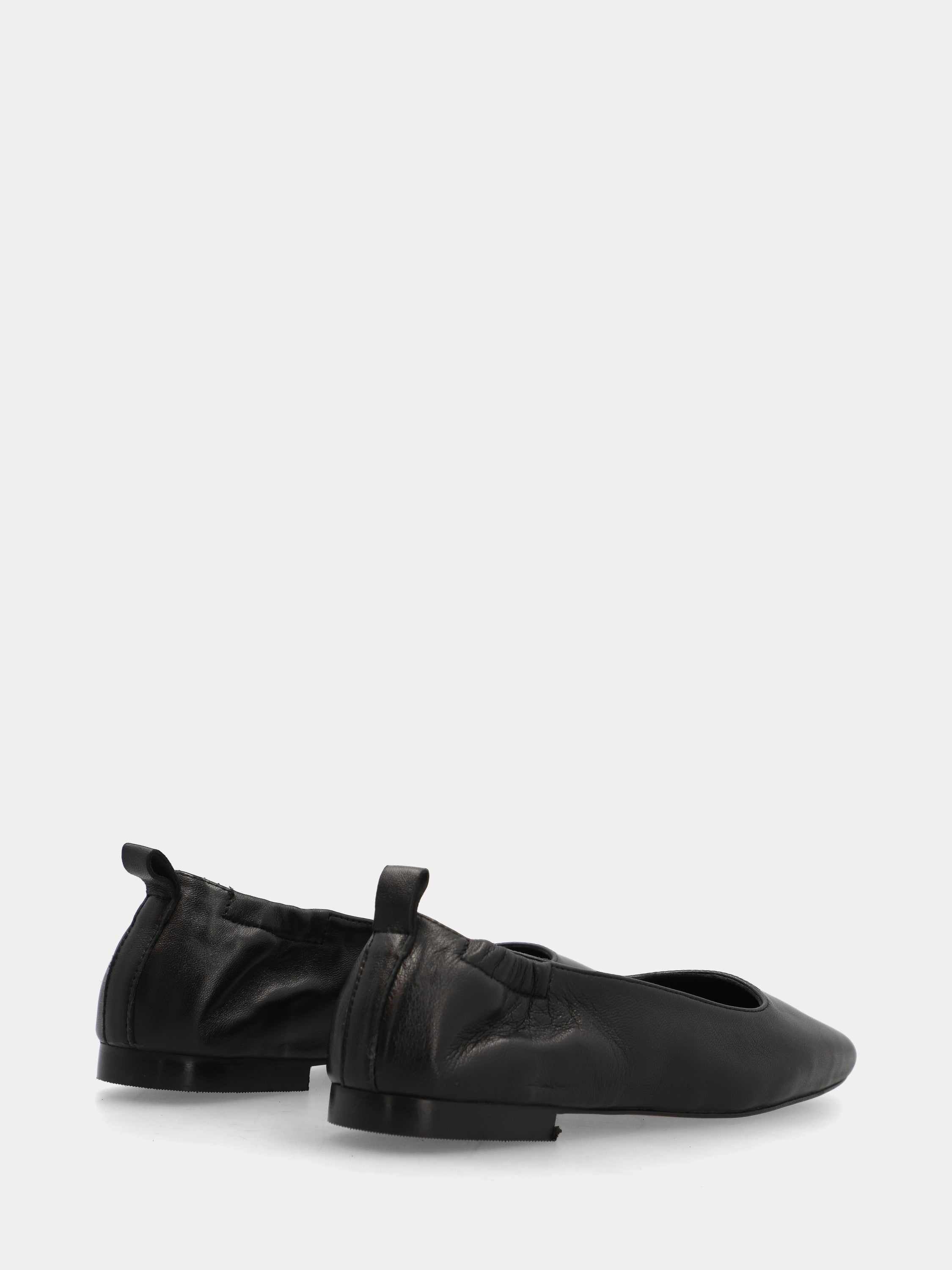 Ballerine en nappa noire avec construction sacchetto