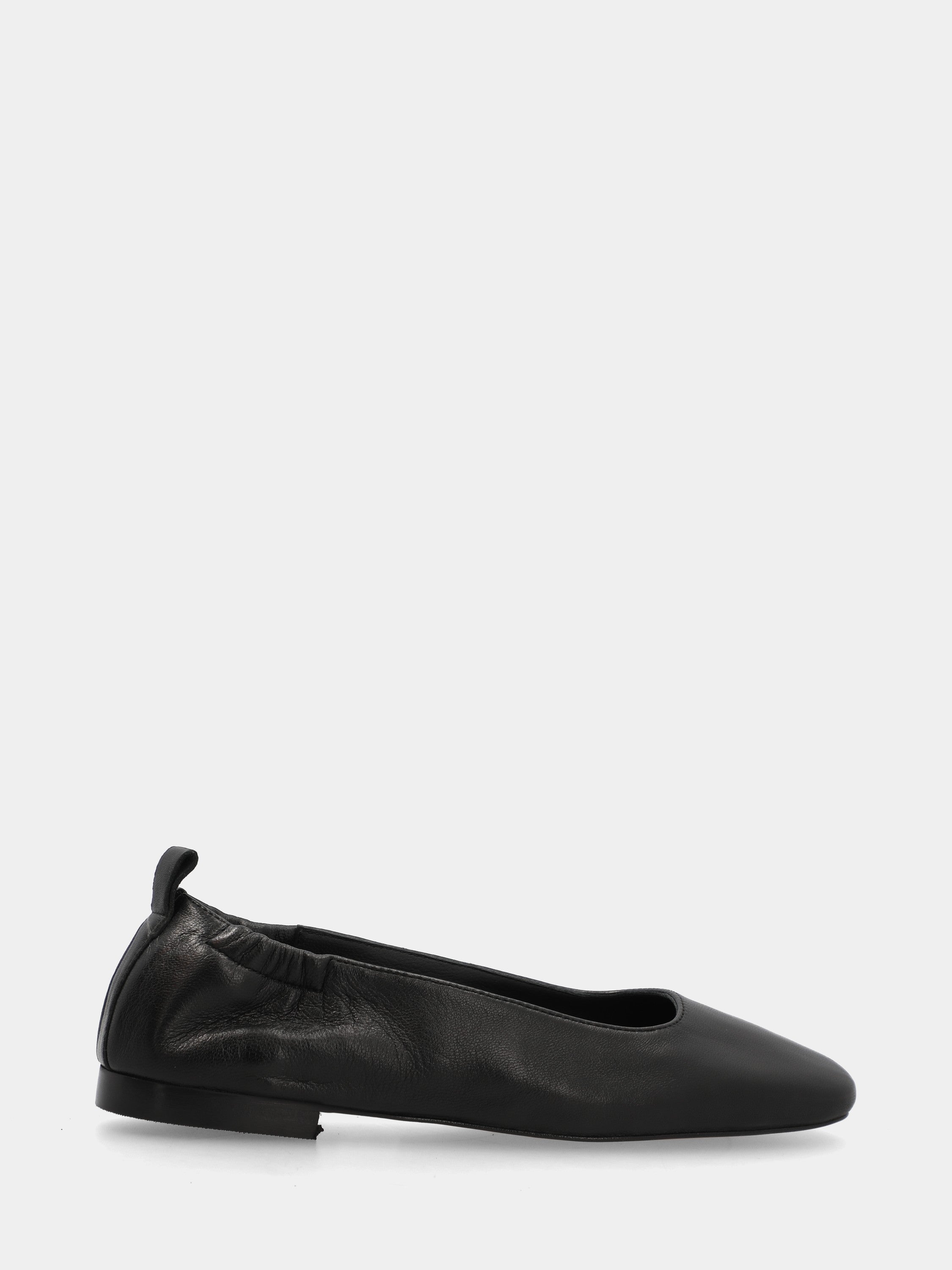 Ballerine en nappa noire avec construction sacchetto