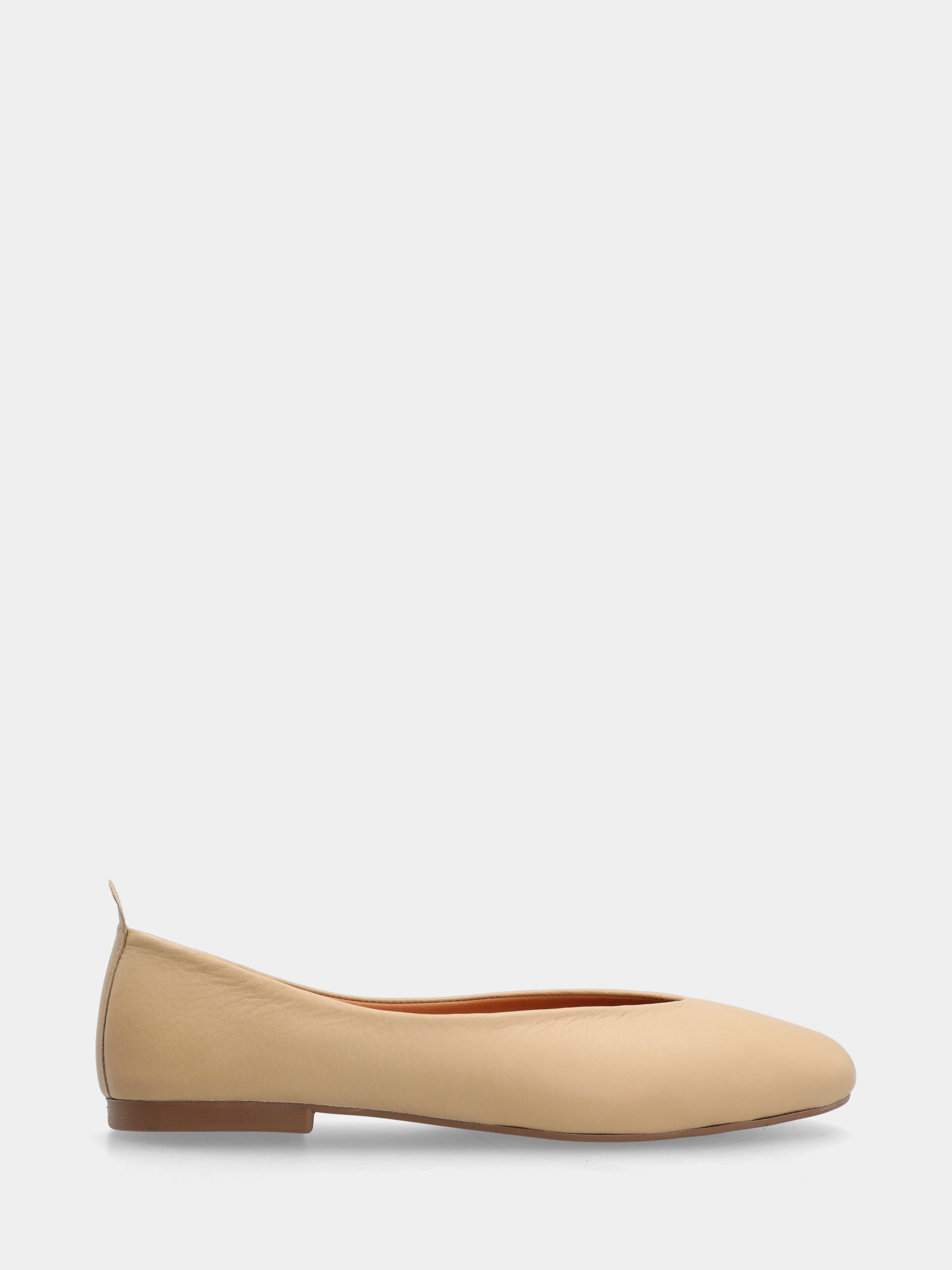 Ballerina in vitello beige con scollo a uovo