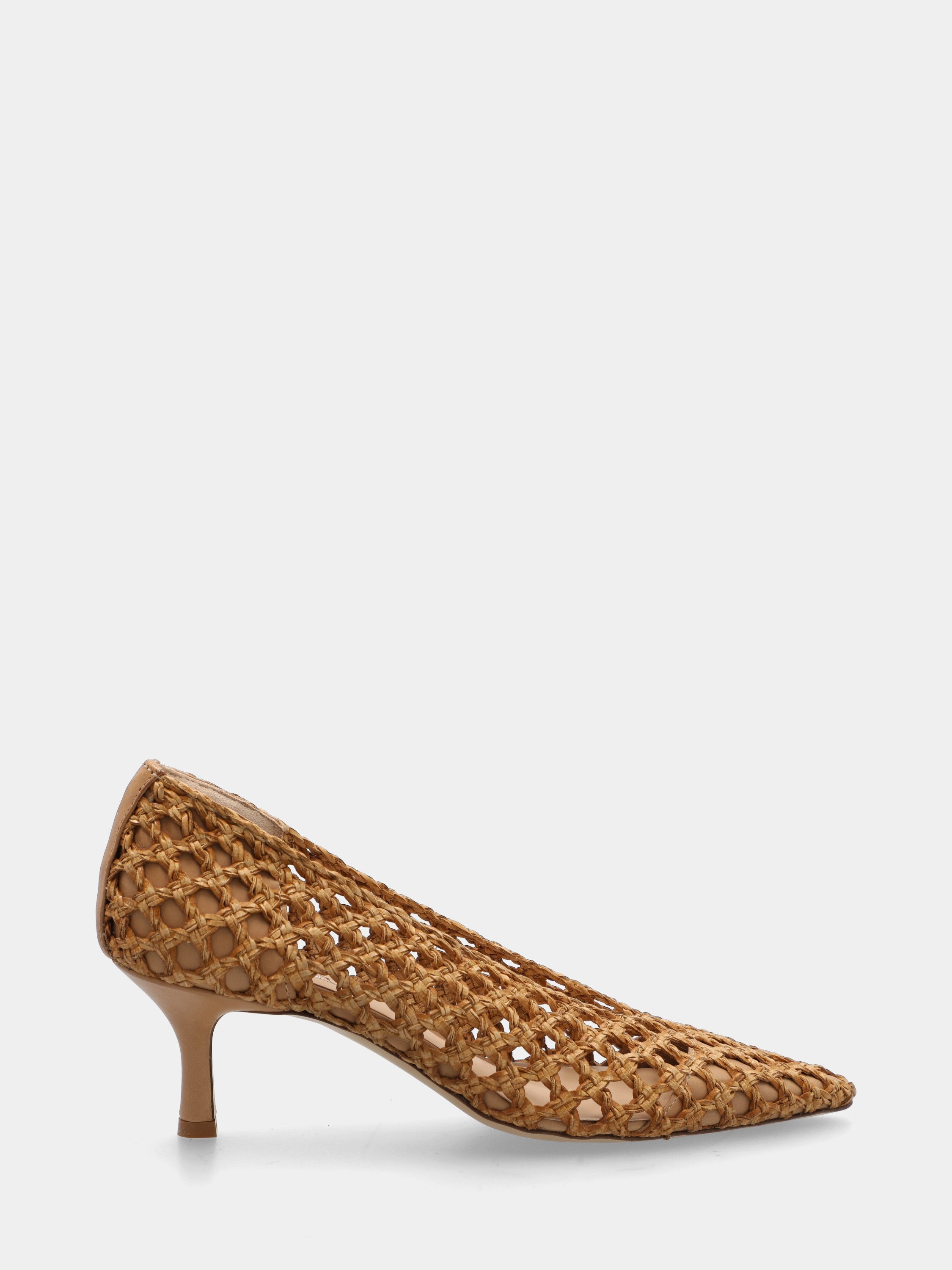 Décolleté in raffia beige con punta sfilata
