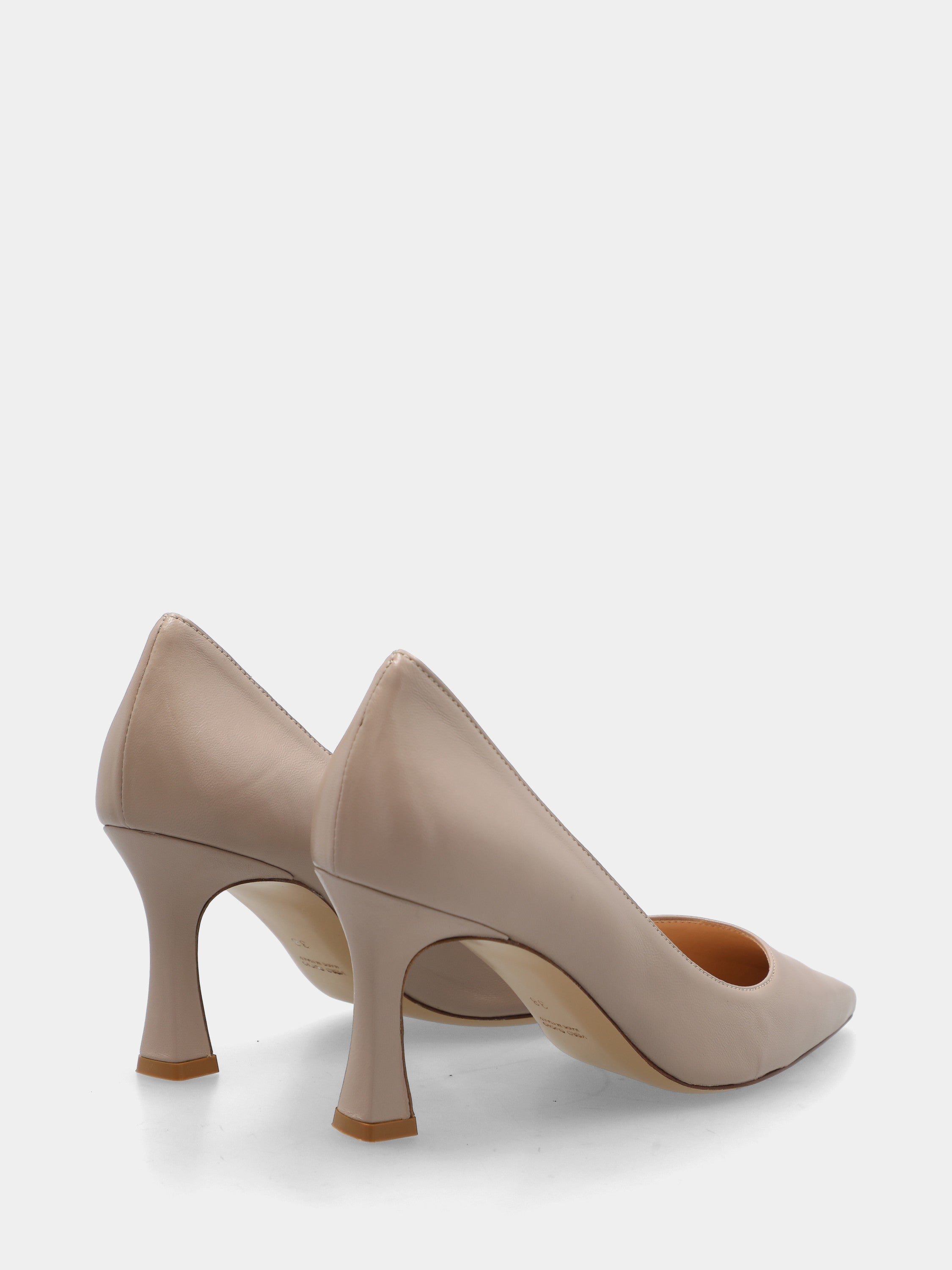 Décolleté in nappa beige con tacco incavato