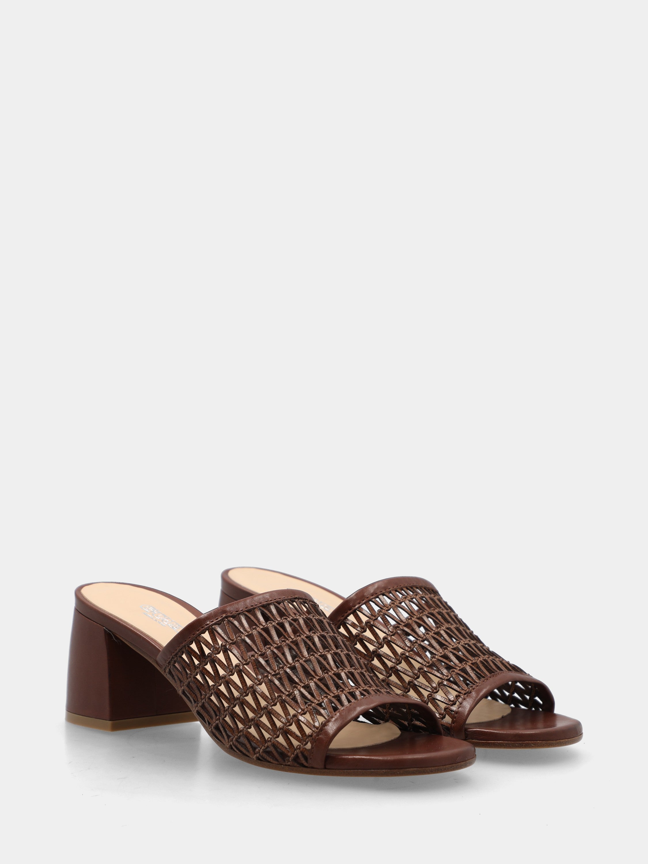 Ciabattina in raffia marrone con tomaia intrecciata