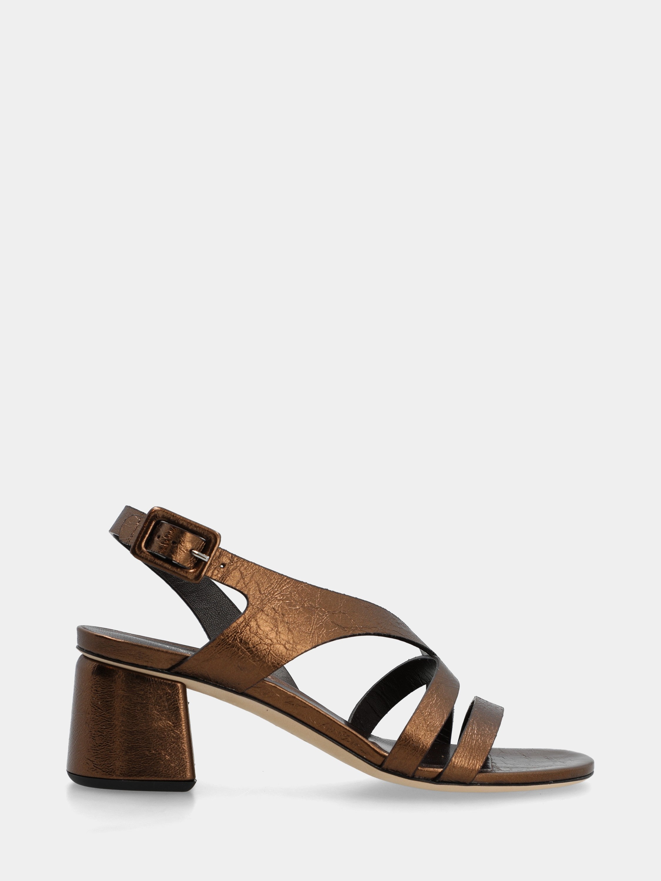 Sandalo in laminato bronzo con tacco cilindrico e fascette a sbieco
