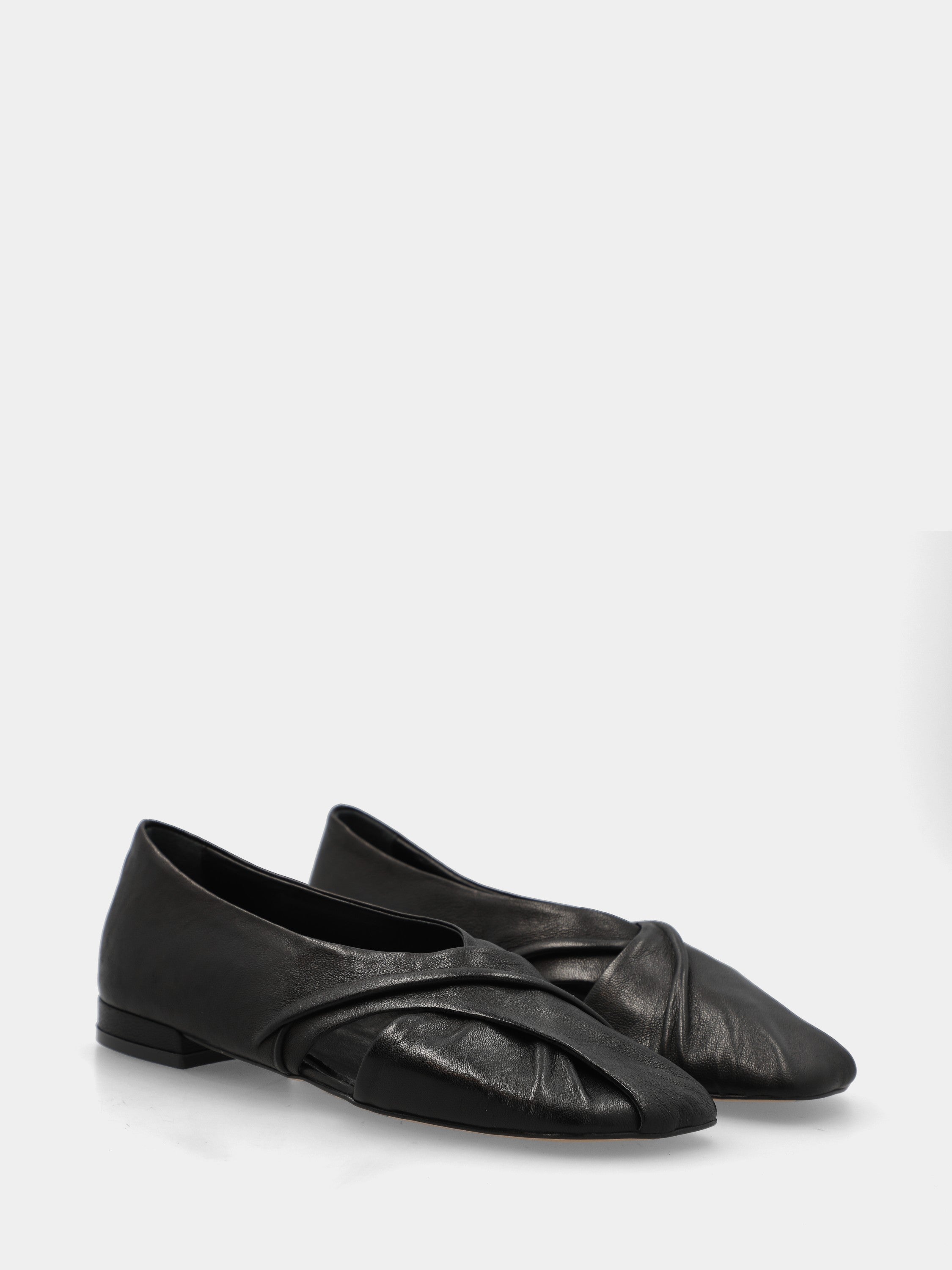 Ballet flat in black nappa leather with asymmetrical square toe