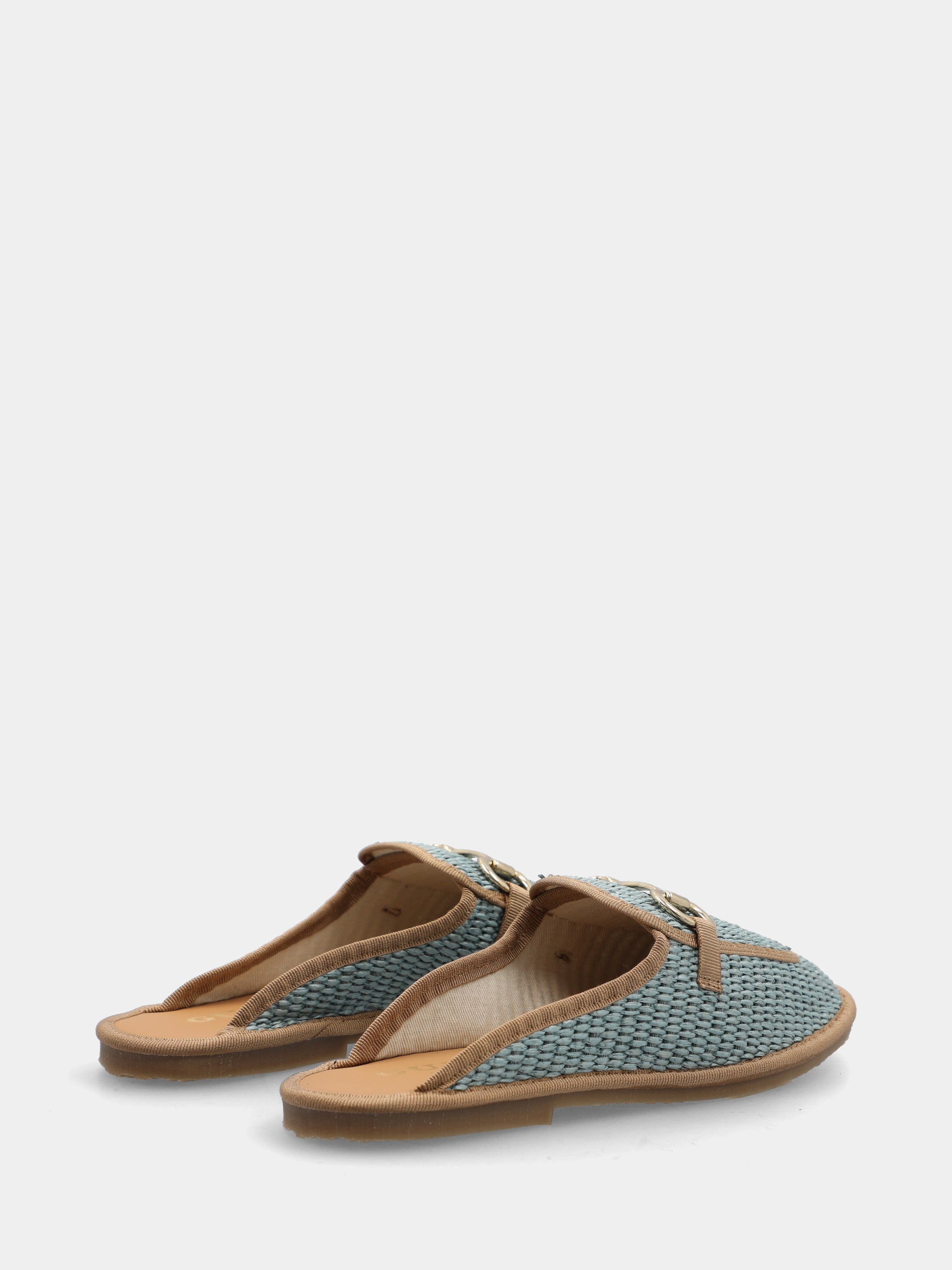 Sabot in raffia celeste con morsetto sul collo
