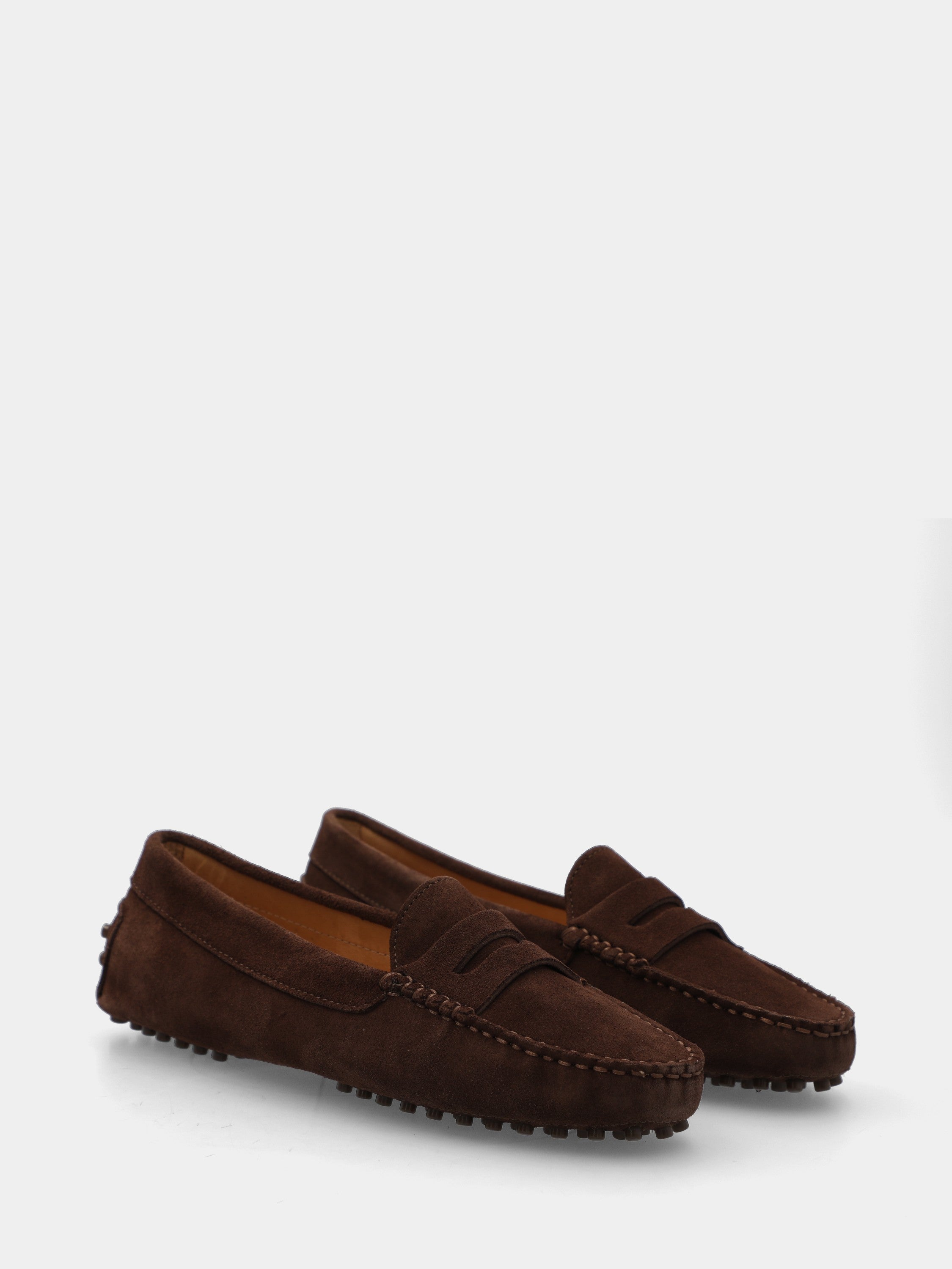 Flat moccasin in dark brown suede with dotted sole