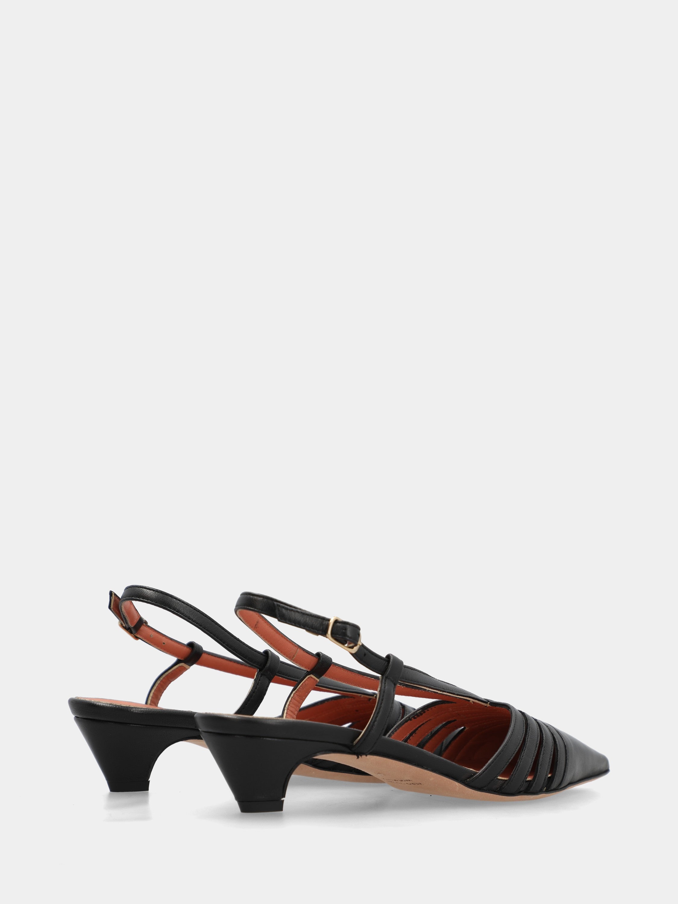 Slingback in nappa nera con tacco a coda conico