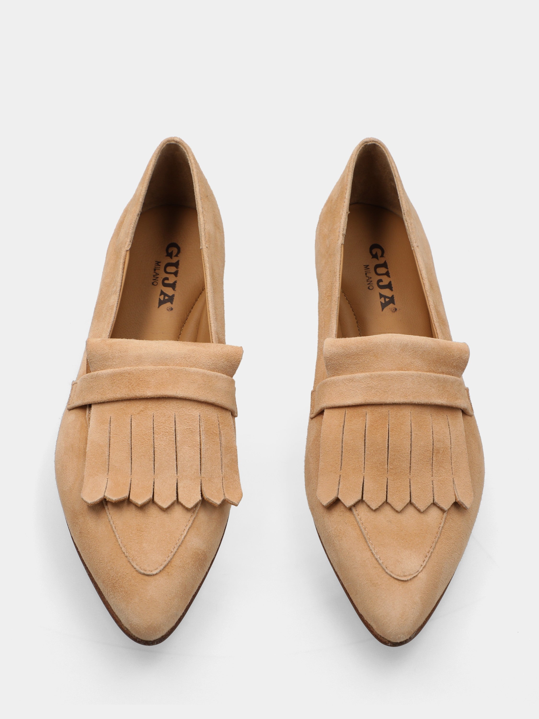 Mocassino in camoscio beige con lavorazione a sacchetto e frangia