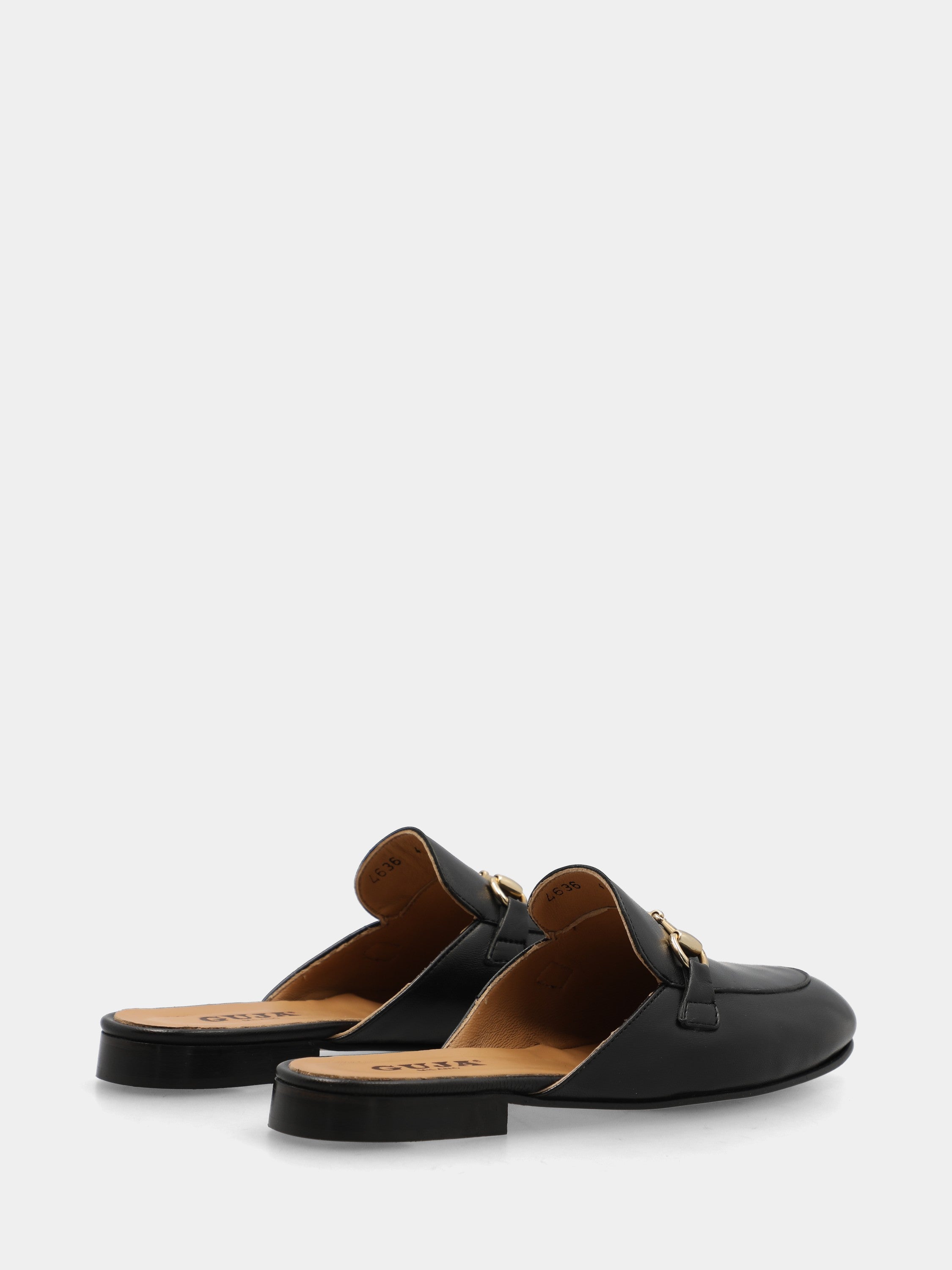 Sabot in nappa nero con morsetto metallico e tacco 20mm