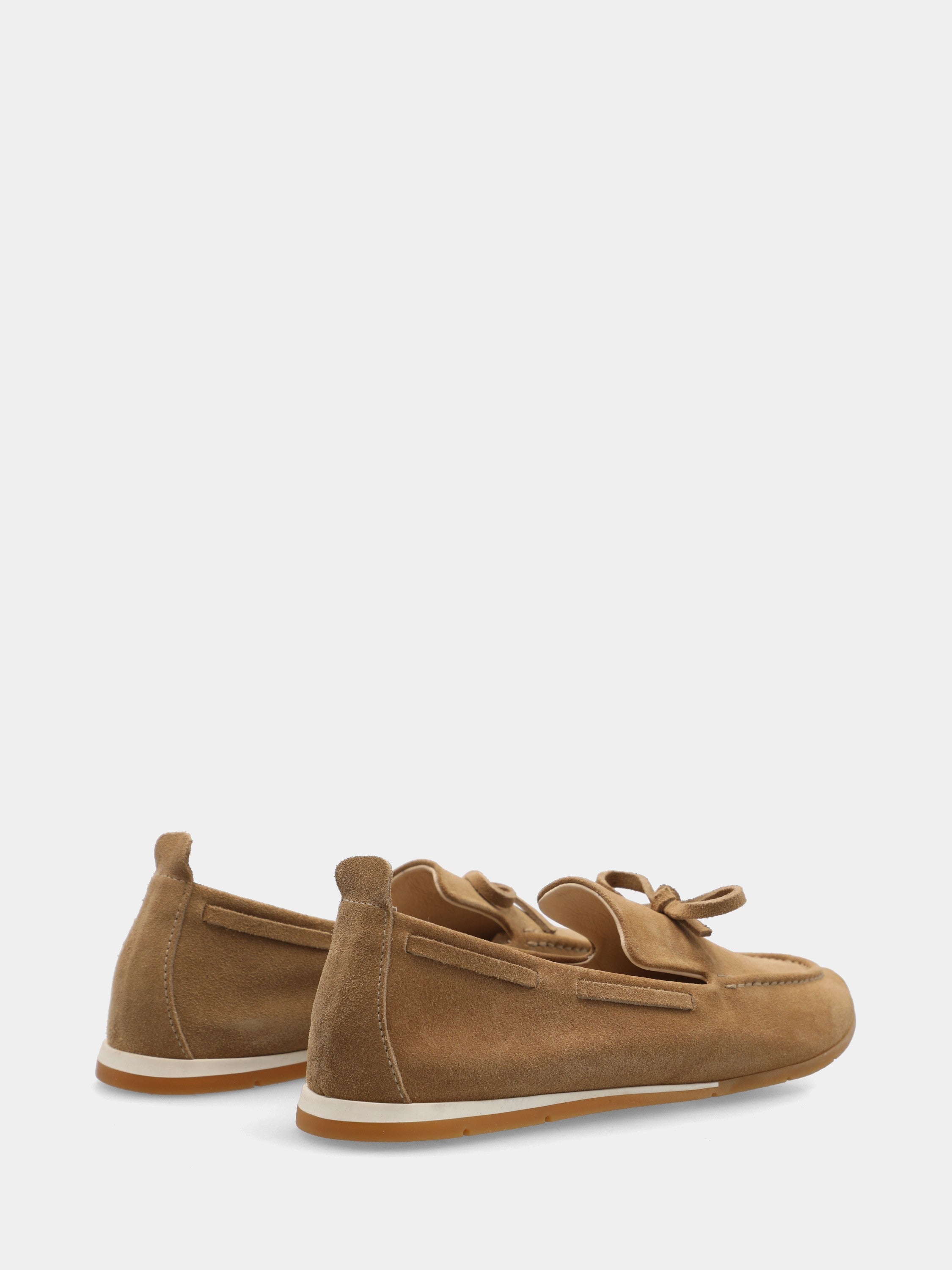 Mocassino in velour beige con laccio sulla vaschetta