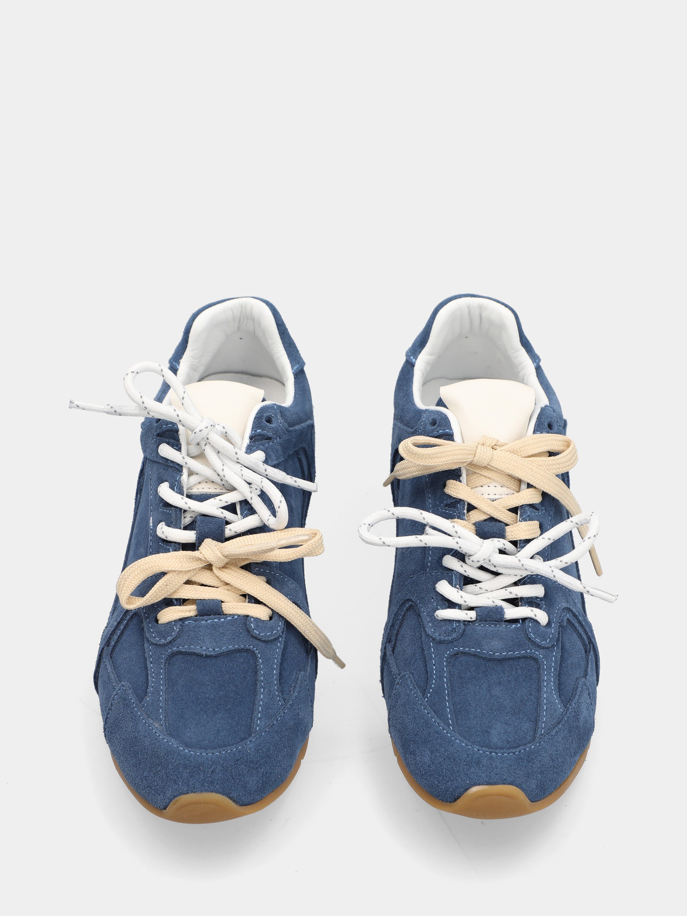 Flache Sneaker aus Veloursleder in Azurblau mit doppellagigen, zweifarbigen Schnürsenkeln