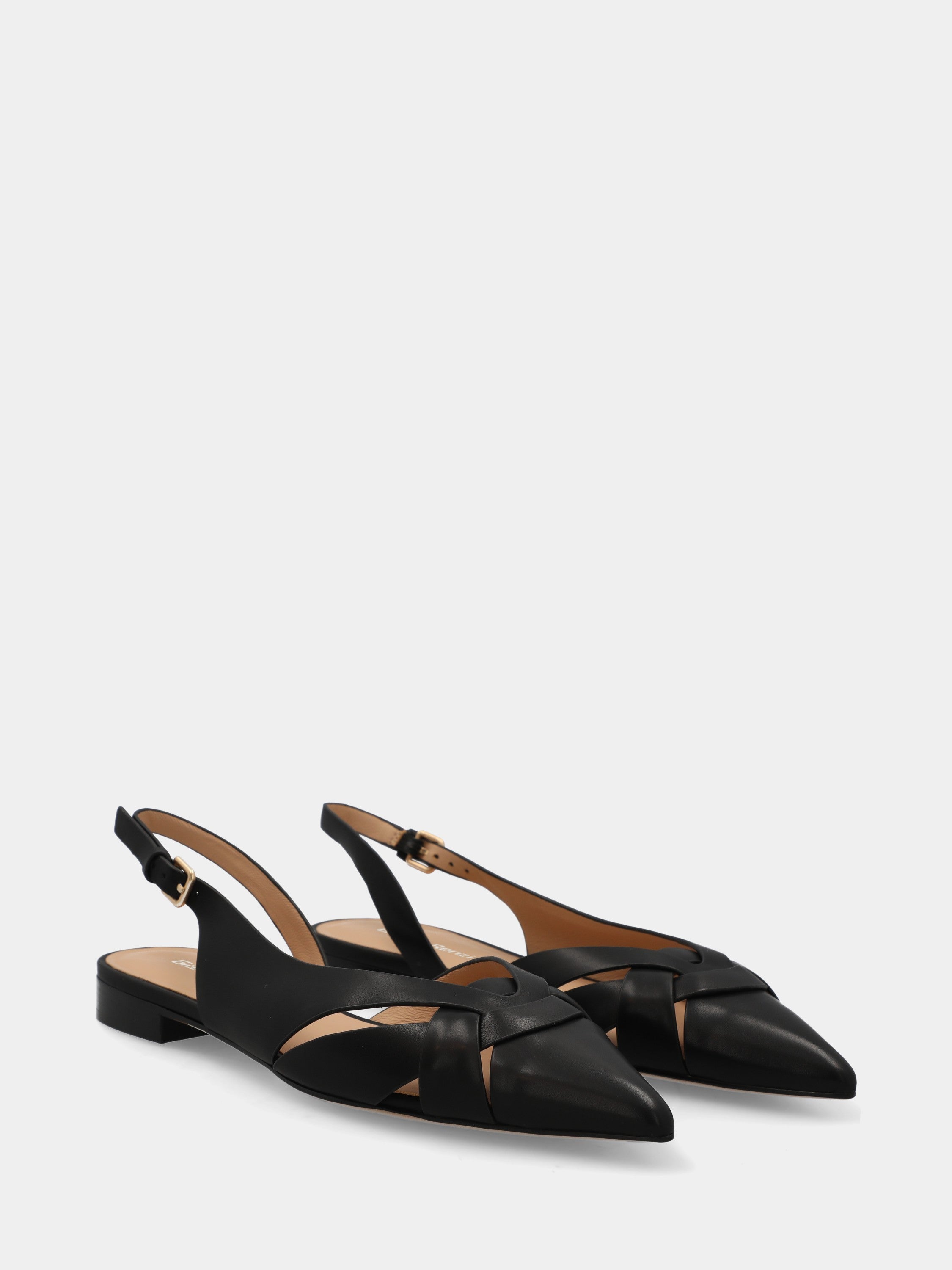 Slingback in vitello nero con listini incrociati