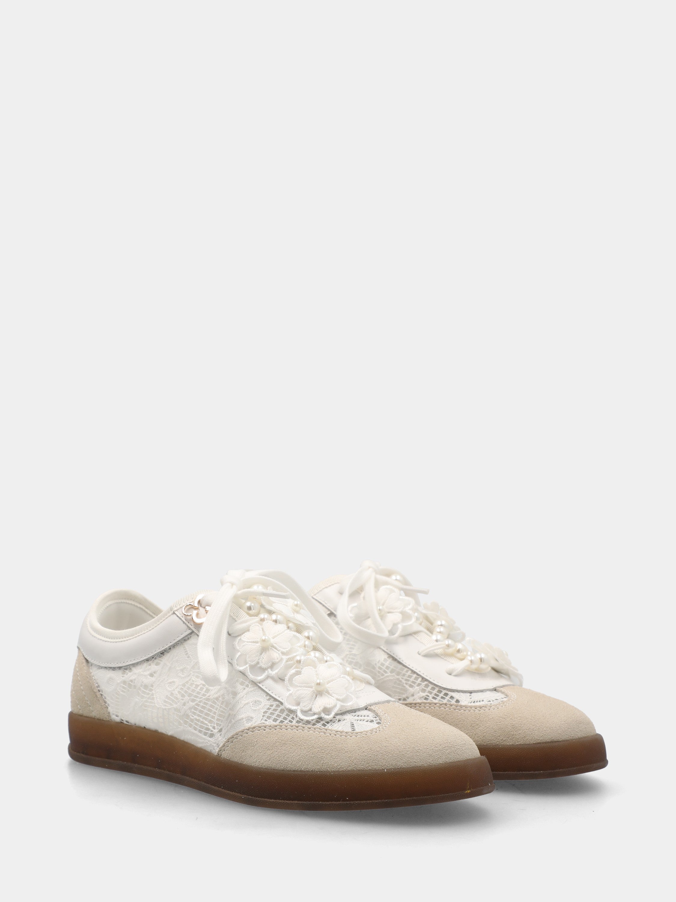 Sneaker in camoscio bianco con ricamo floreale