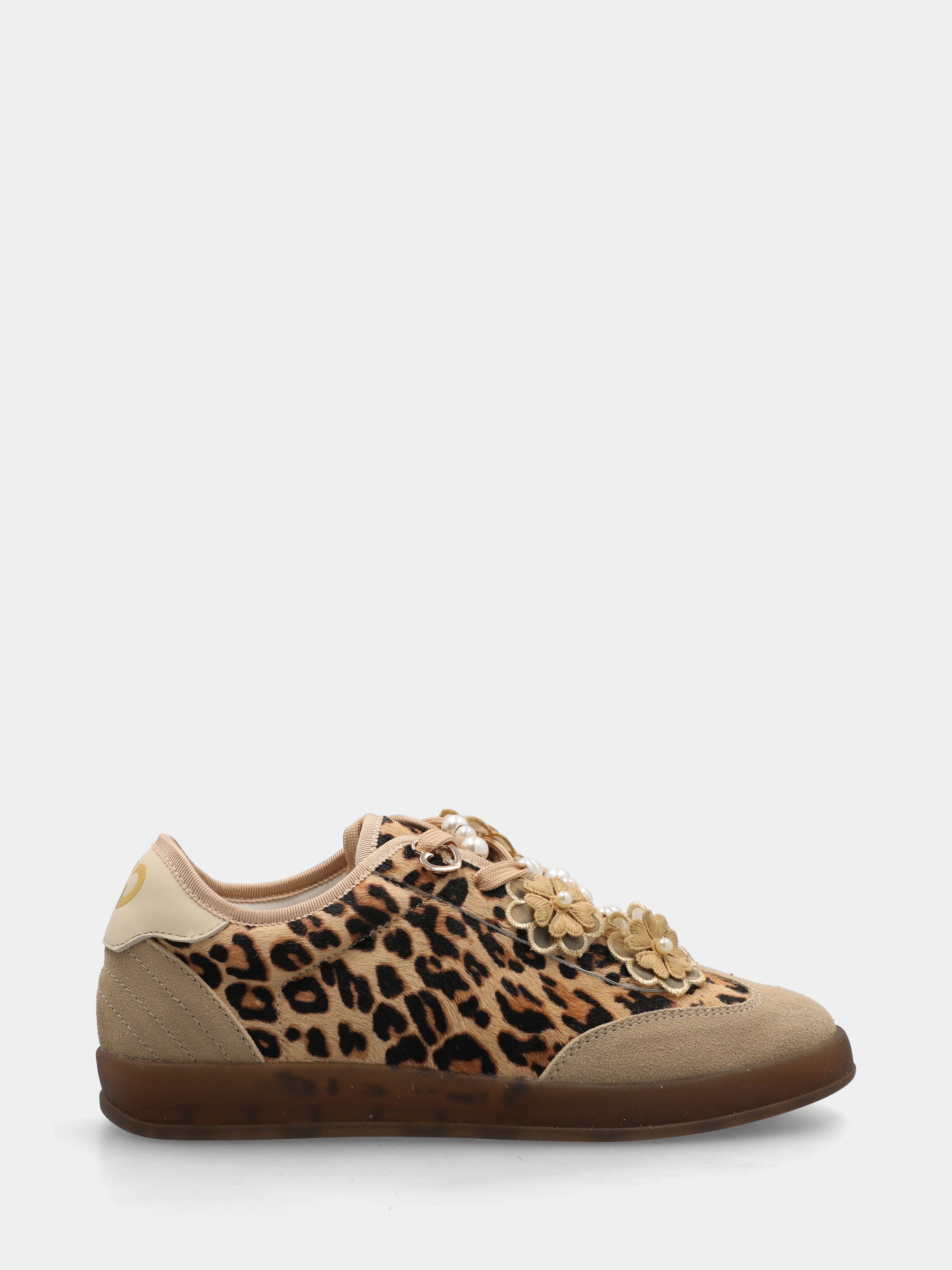 Sneakers in cavallino animalier con fiori e perle
