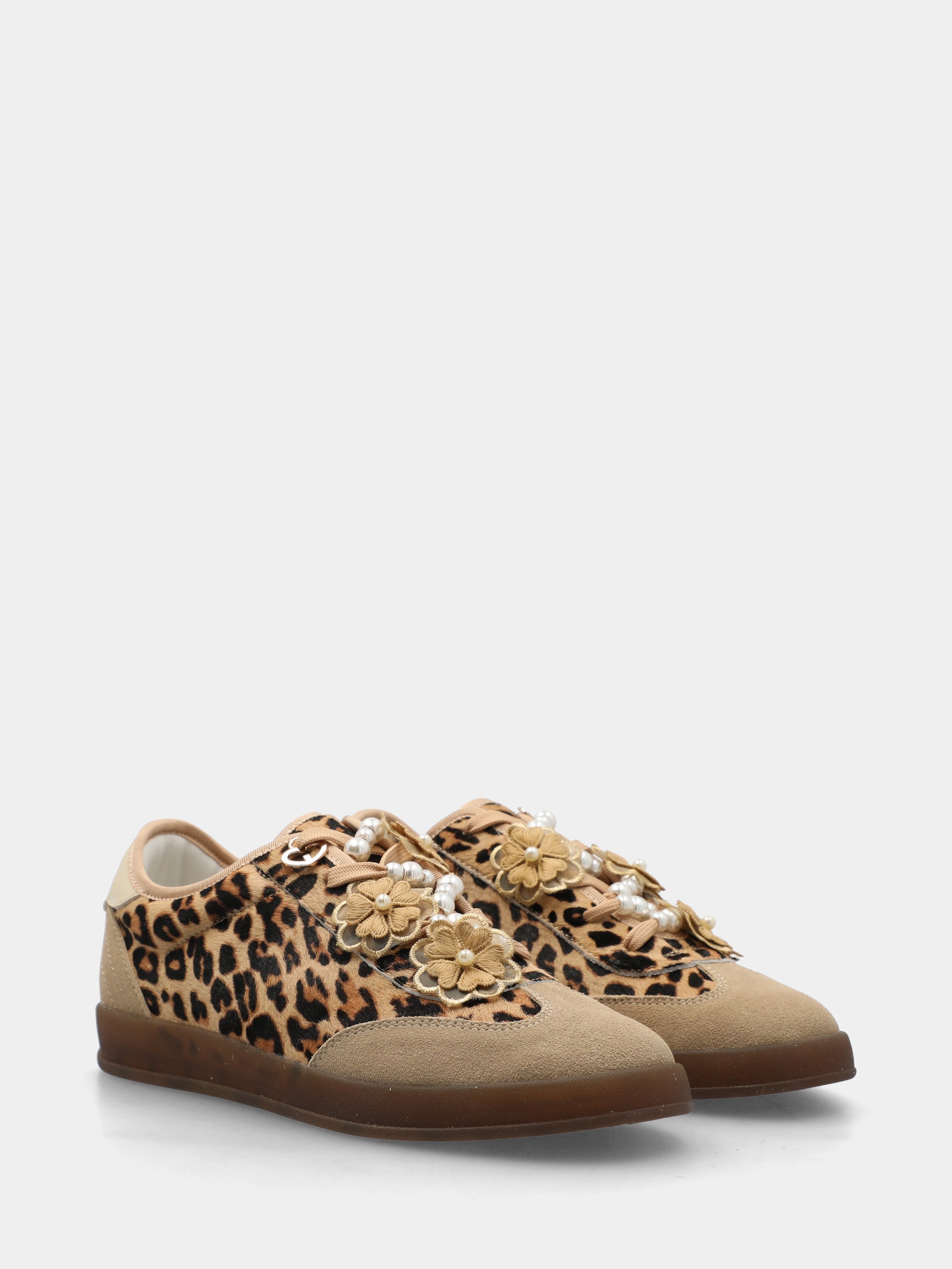 Sneakers in cavallino animalier con fiori e perle