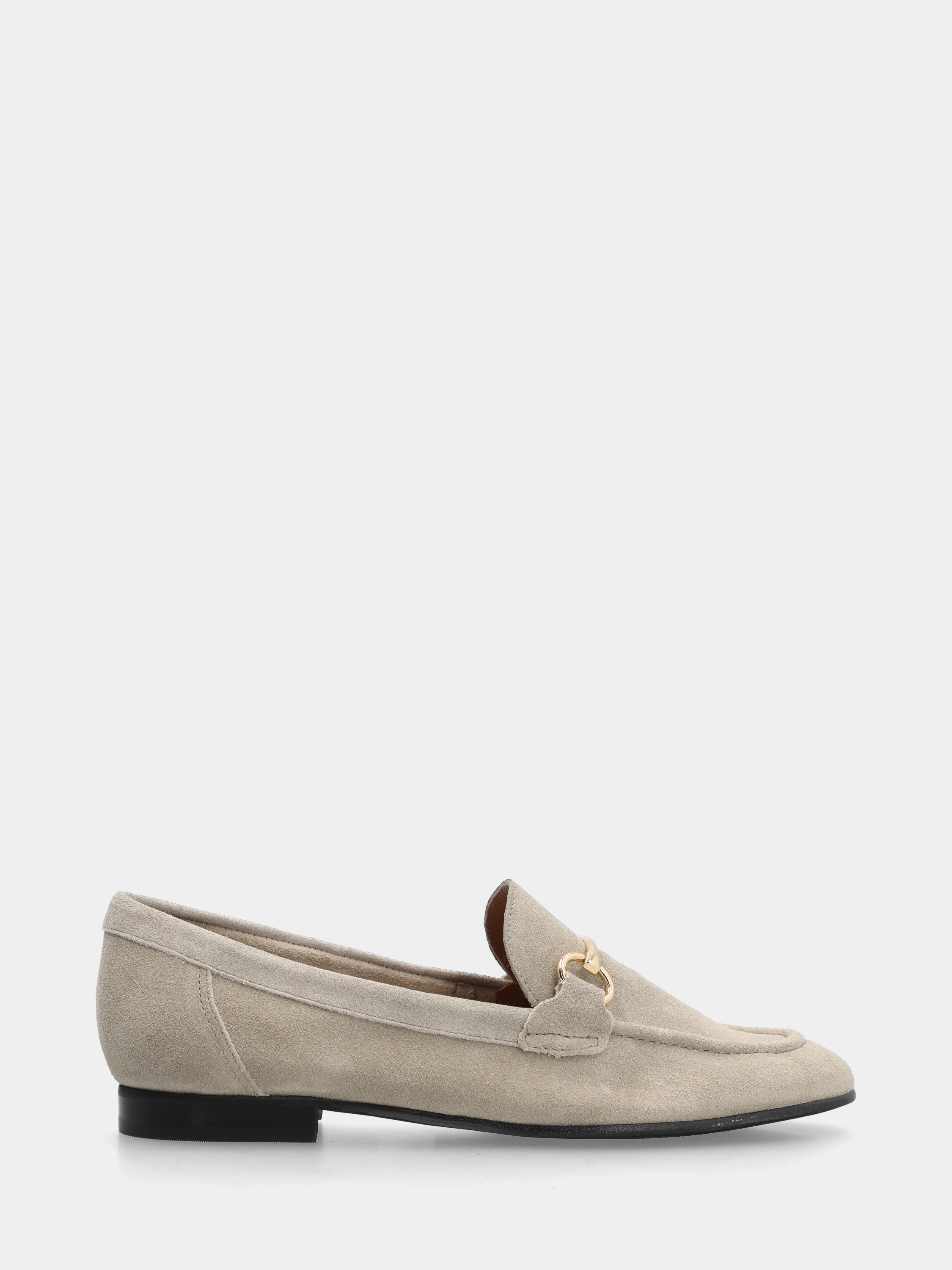Mocassino in camoscio beige con morsetto metallico
