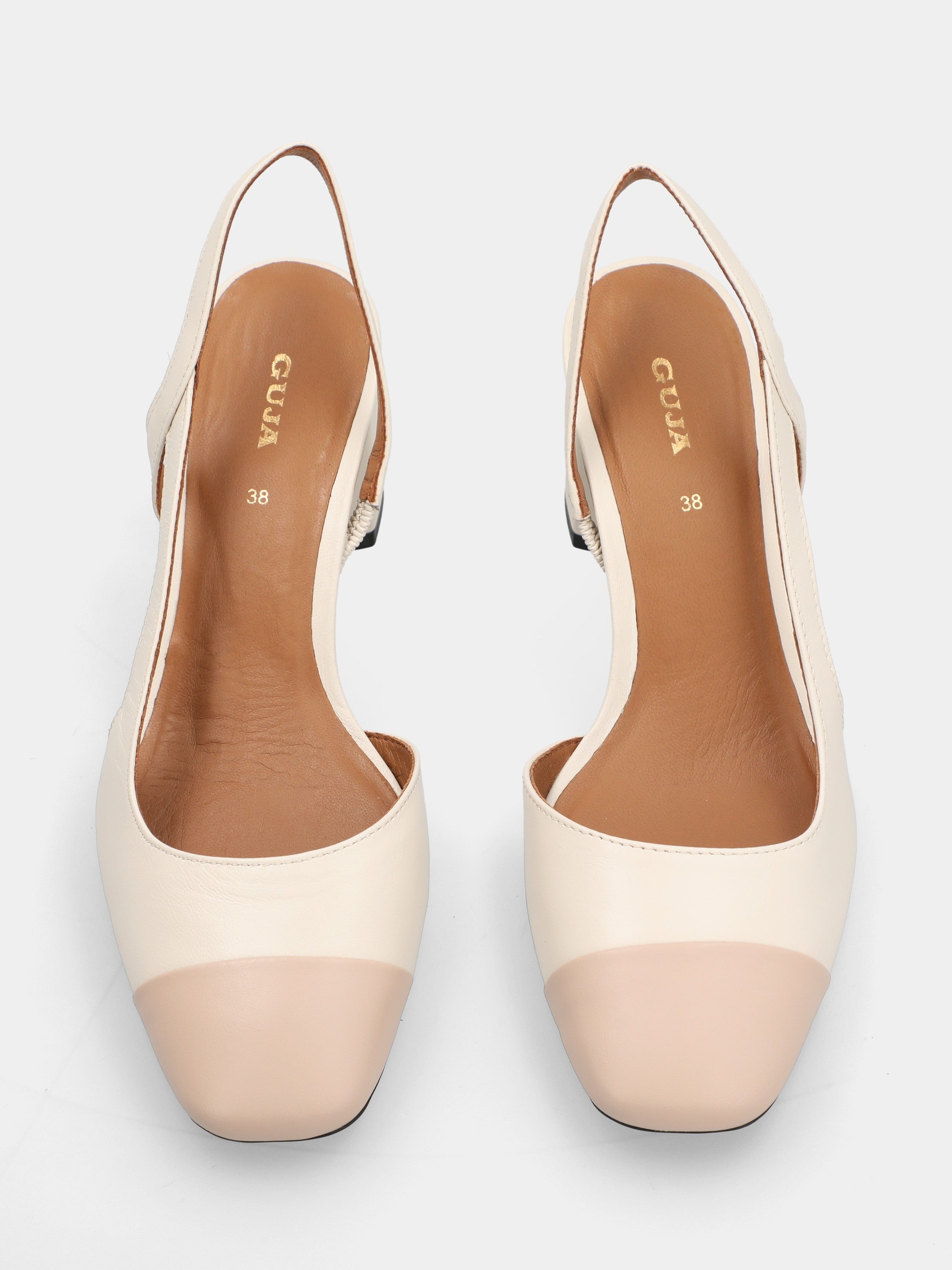 Slingback aus zweifarbigem Nappaleder in Milchweiß und Nude mit quadratischer Spitze