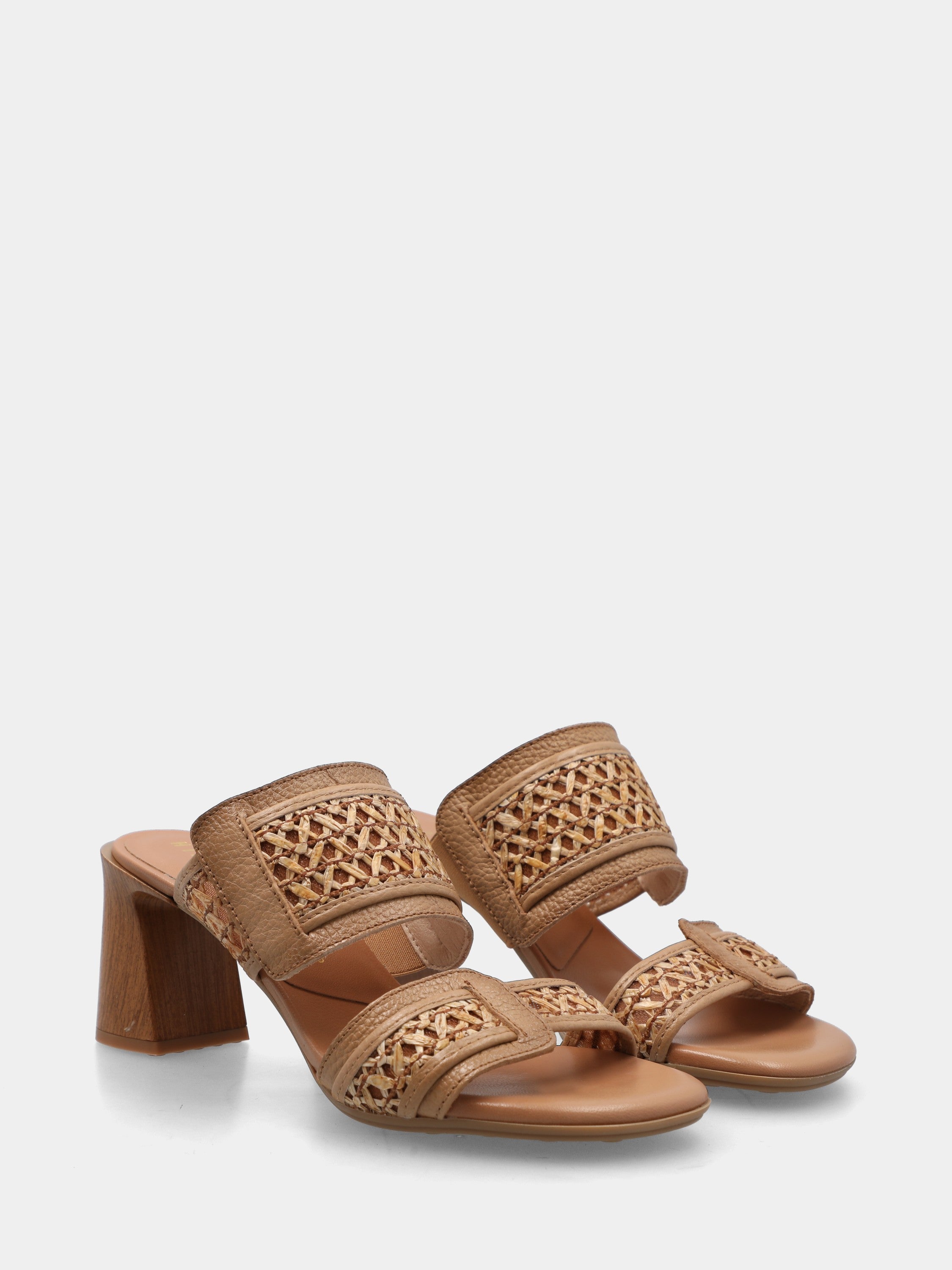 Sandalo in raffia cammello con mignon a ics
