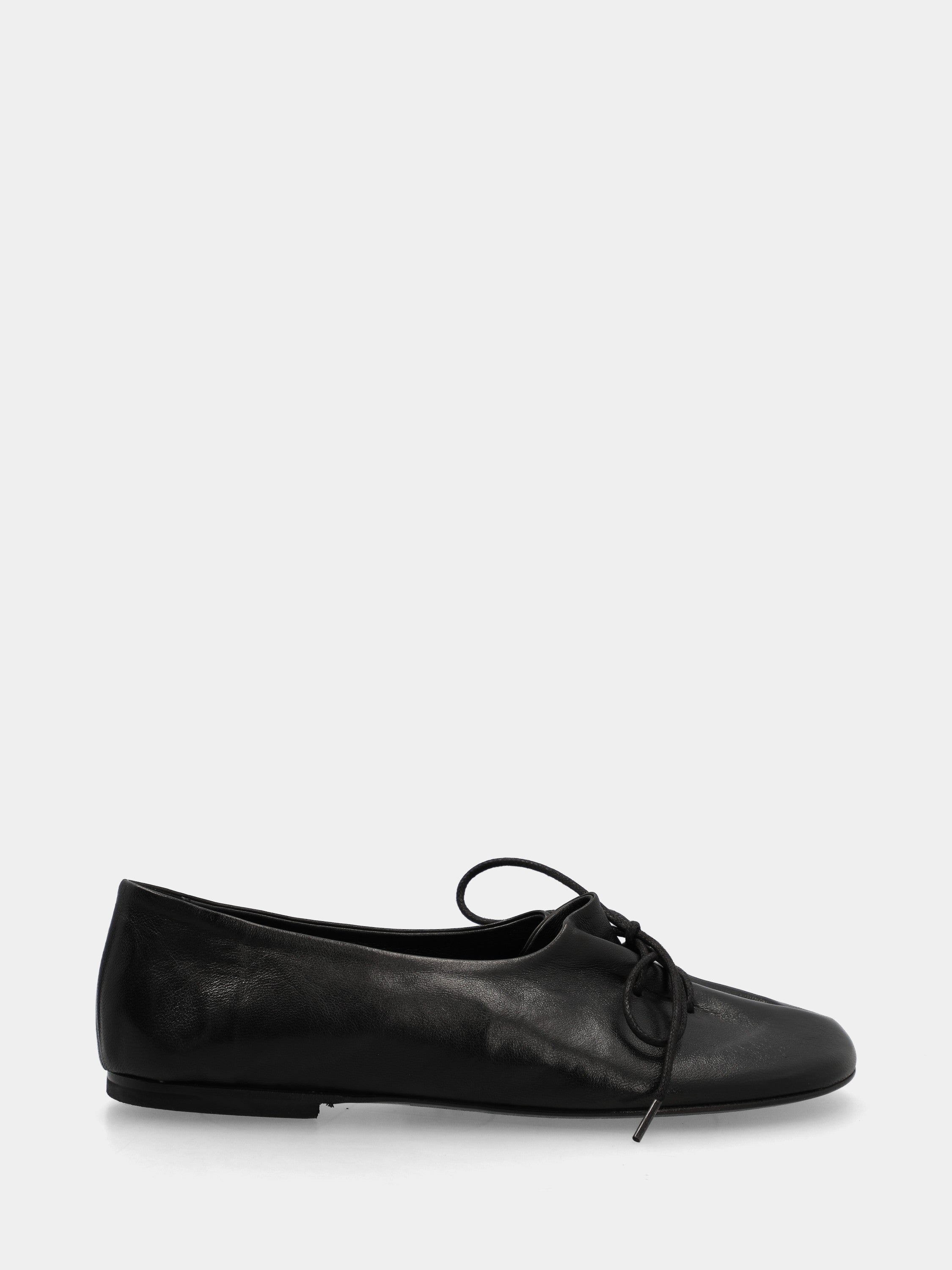 Ballet flat in black nappa leather with lacing and 5mm heel