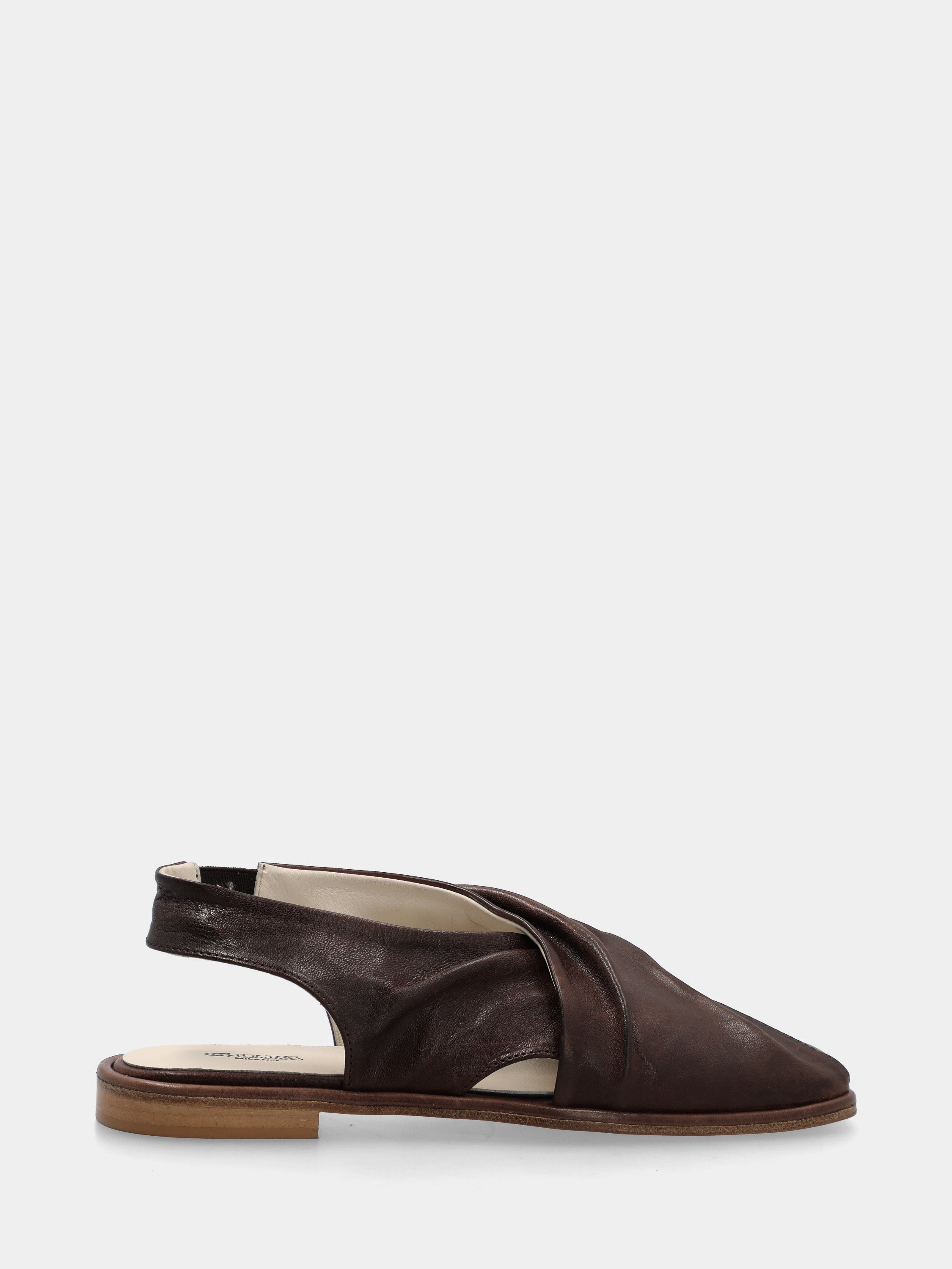 Slingback in nappa testa di moro con lembi sovrapposti e tacco 10mm